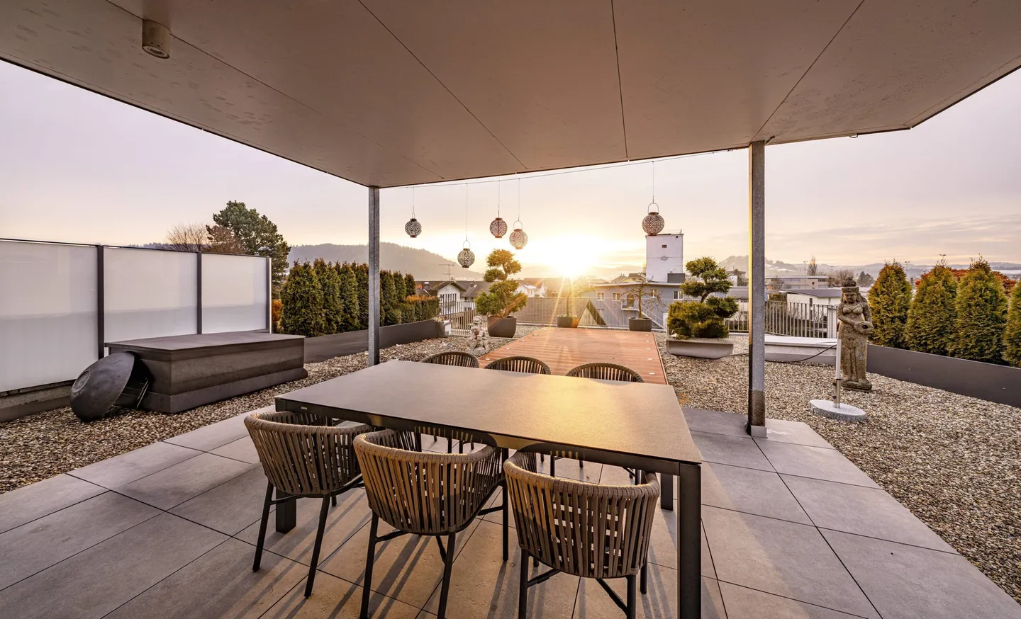 APPARTEMENT MODERNE AVEC TERRASSE SPACIEUSE ET VUE LOIN - Photo 1 sur 5