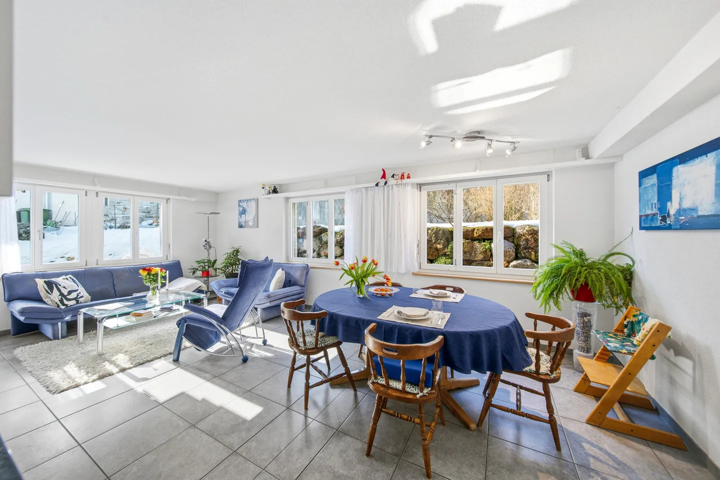 LIVING WITH ALPINE PANORAMA – 4.5 ROOM GARDEN APARTMENT - Photo 5 of 5