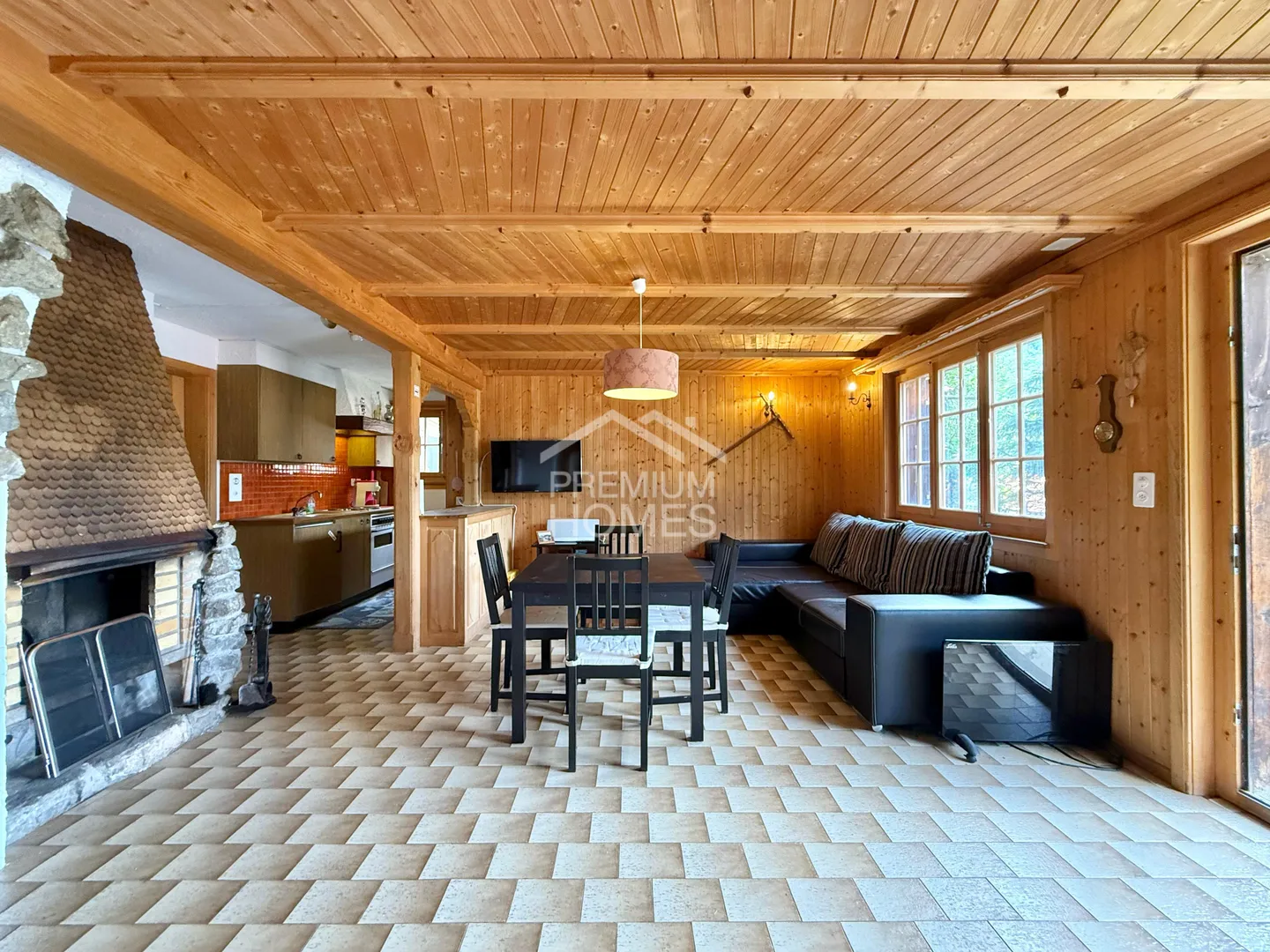 Charming Vacation Apartment with View - Photo 2 of 8