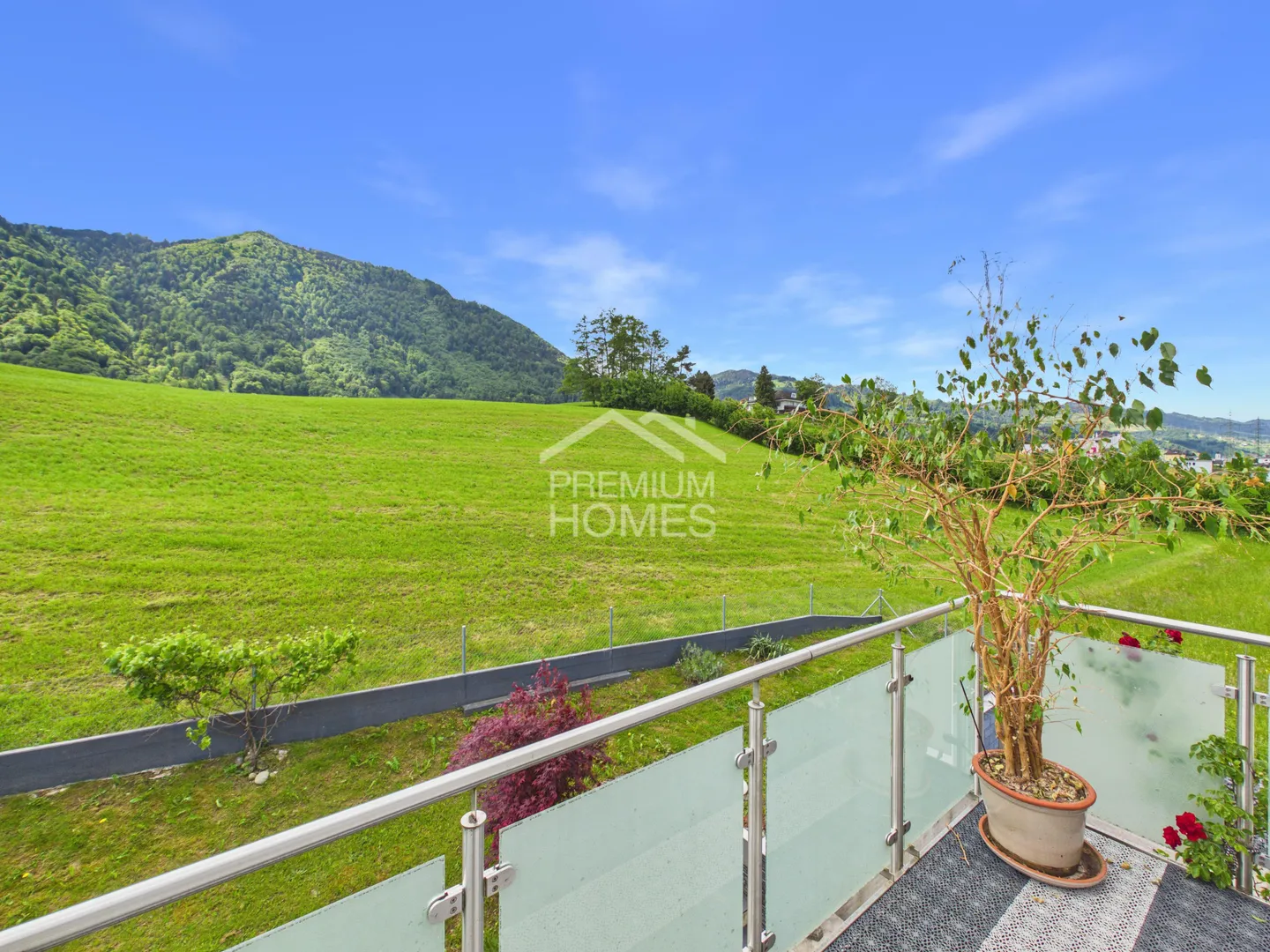 Charming Family Home with Garden - Photo 5 of 13