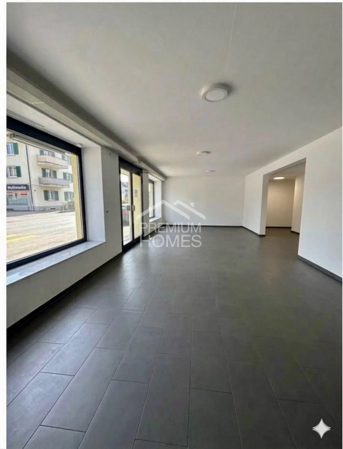 Your new office or retail space is waiting! - Photo 2 of 6