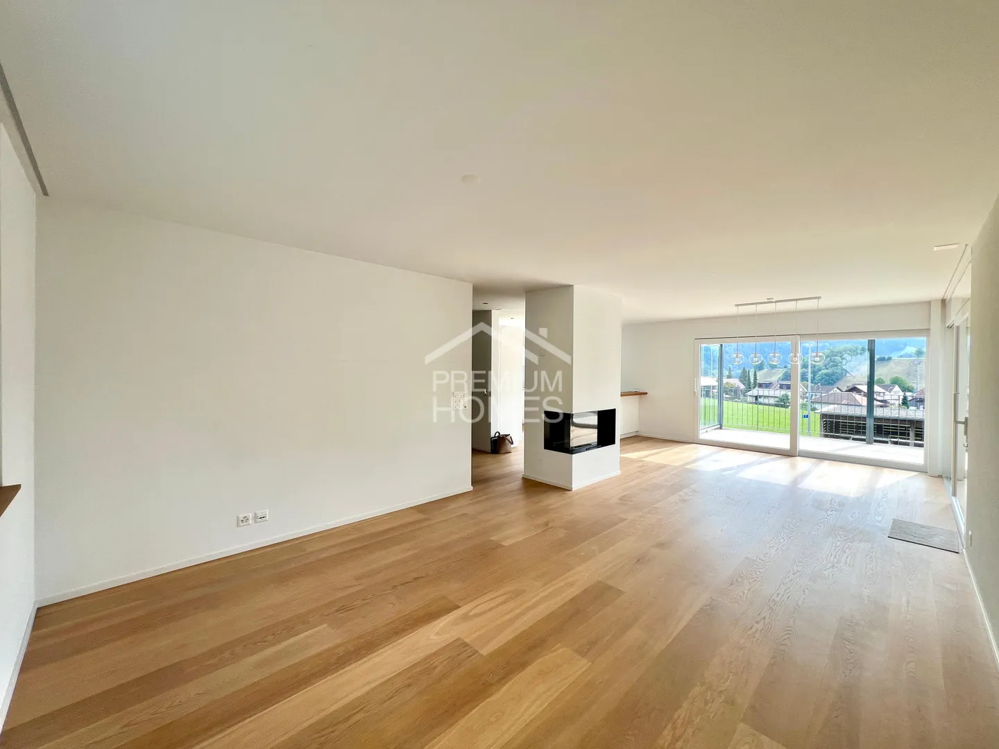 Detached, modern and with breathtaking views - Photo 5 of 7