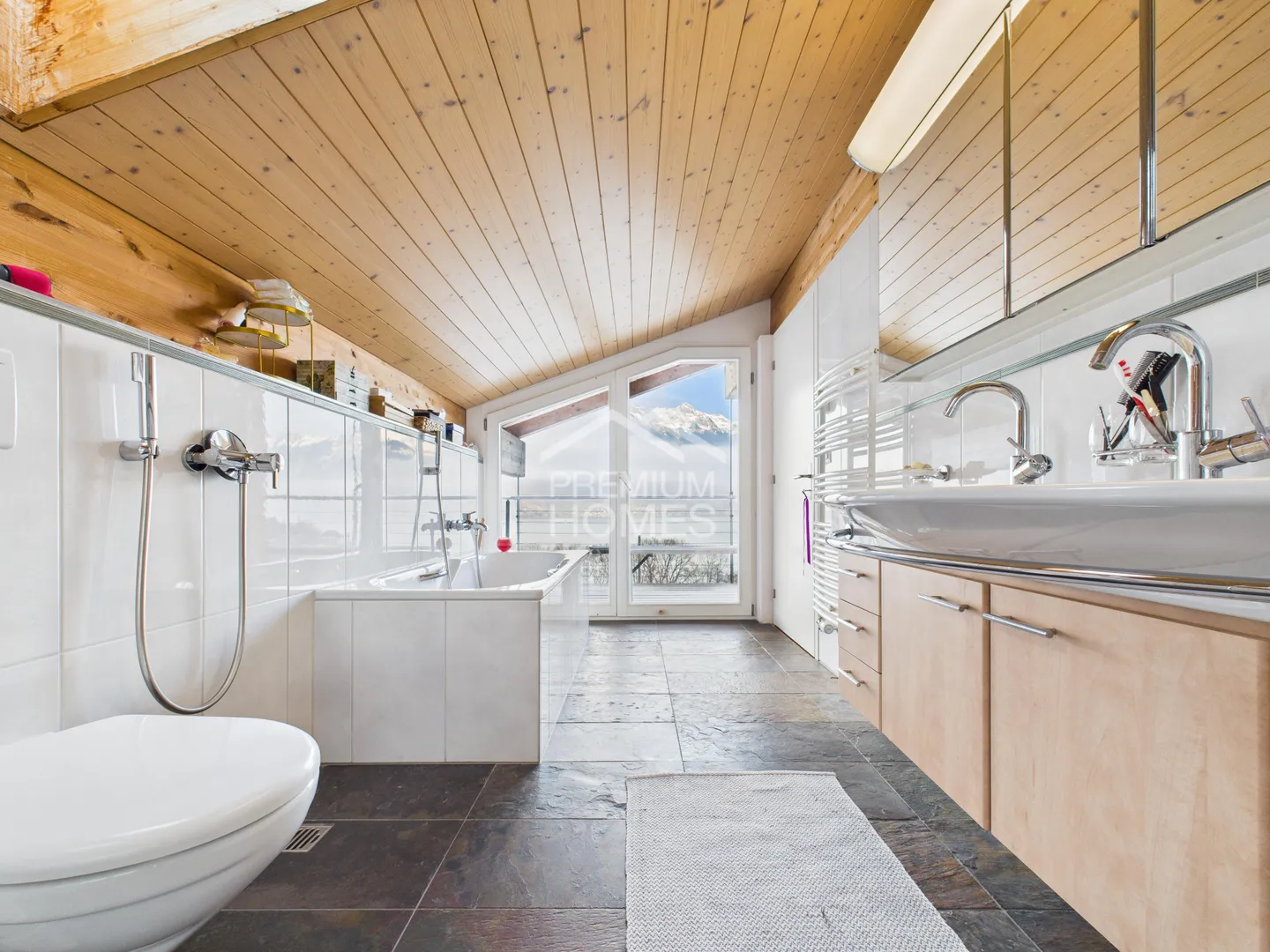 Panoramic Family Home in Iseltwald - Photo 3 of 7