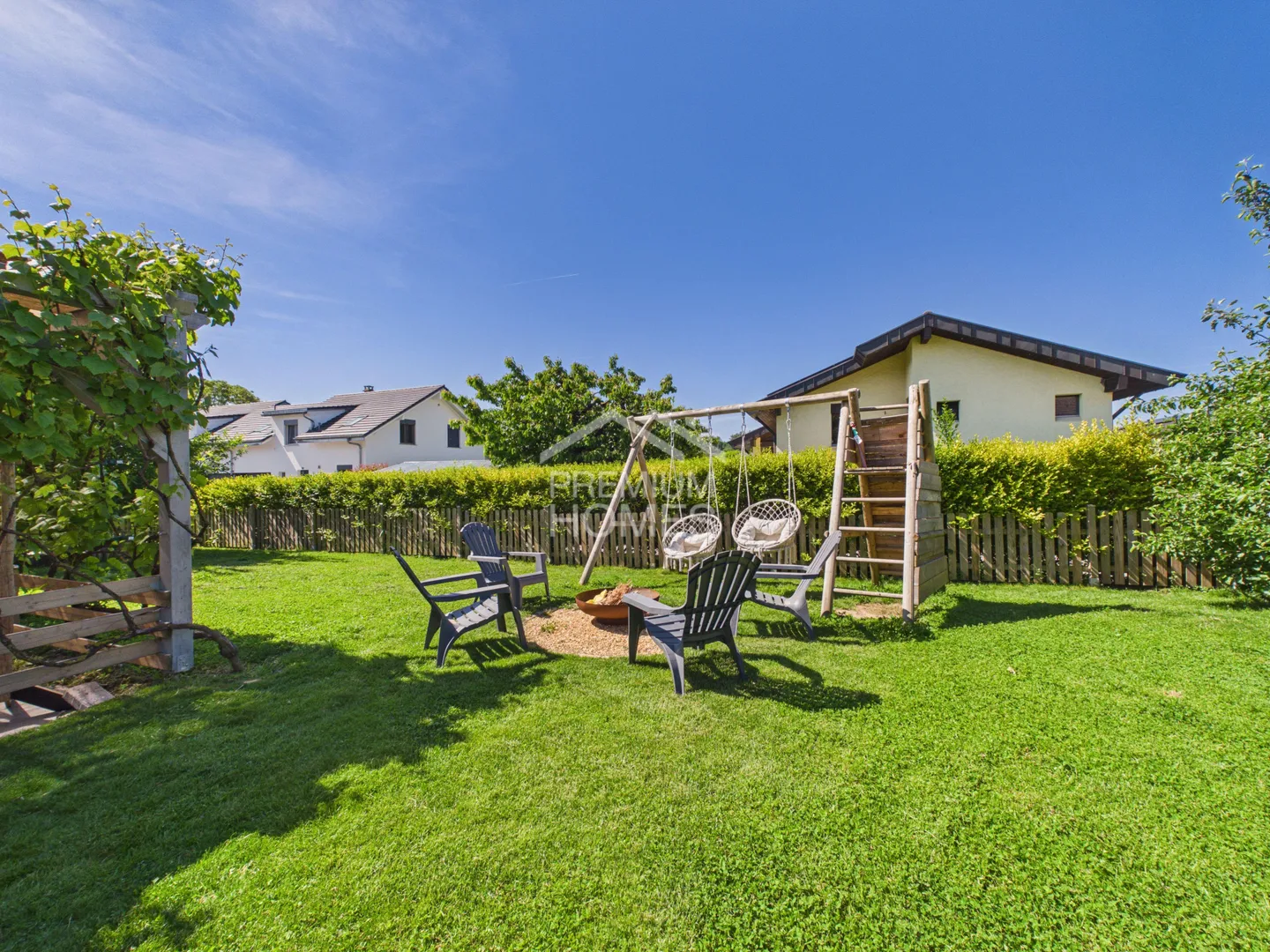 Villa familiale moderne avec grand jardin - Foto 8 von 11
