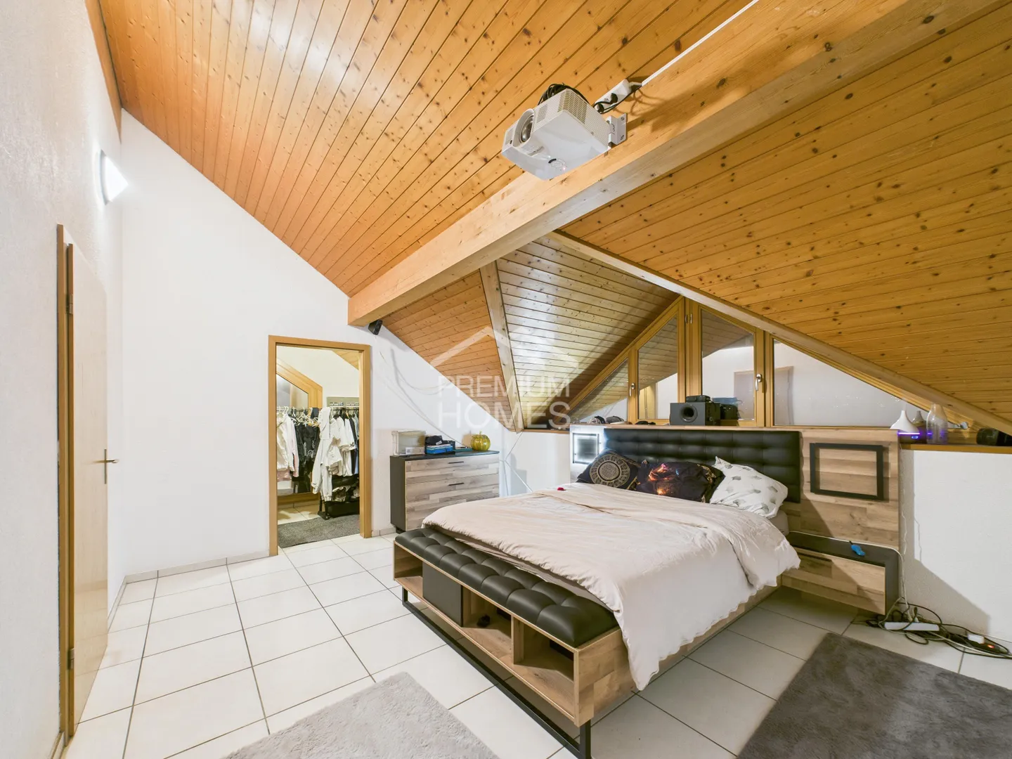 Wohngefühl mit Charme - moderne Dachwohnung mit Kamin  - Foto 4 von 9