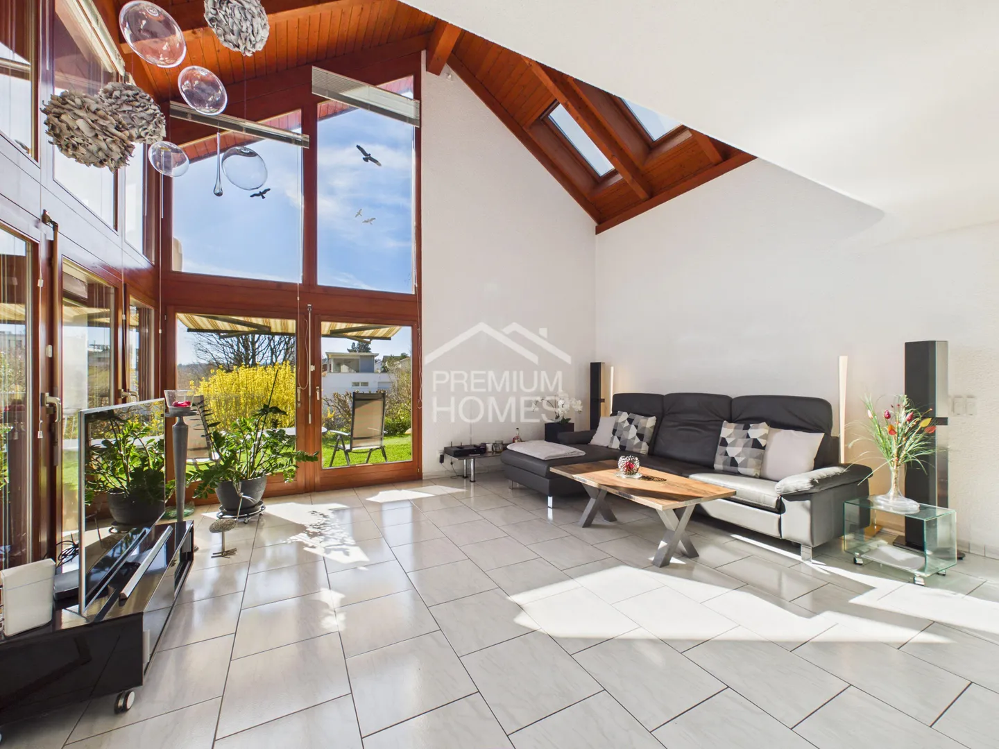 Lake view, tranquility and plenty of space - Photo 3 of 12