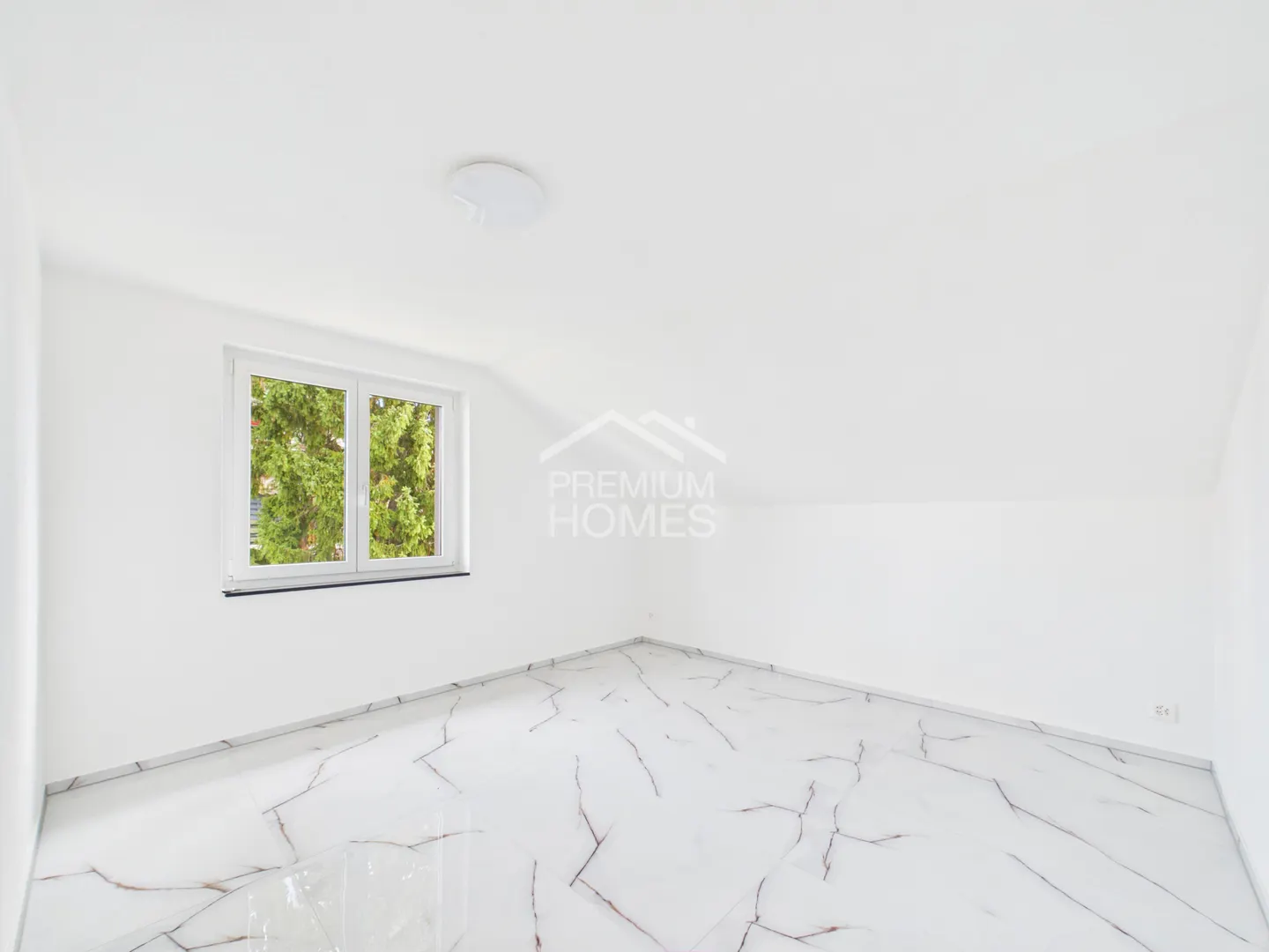 Spacious Family Home with Flexibility - Photo 5 of 11