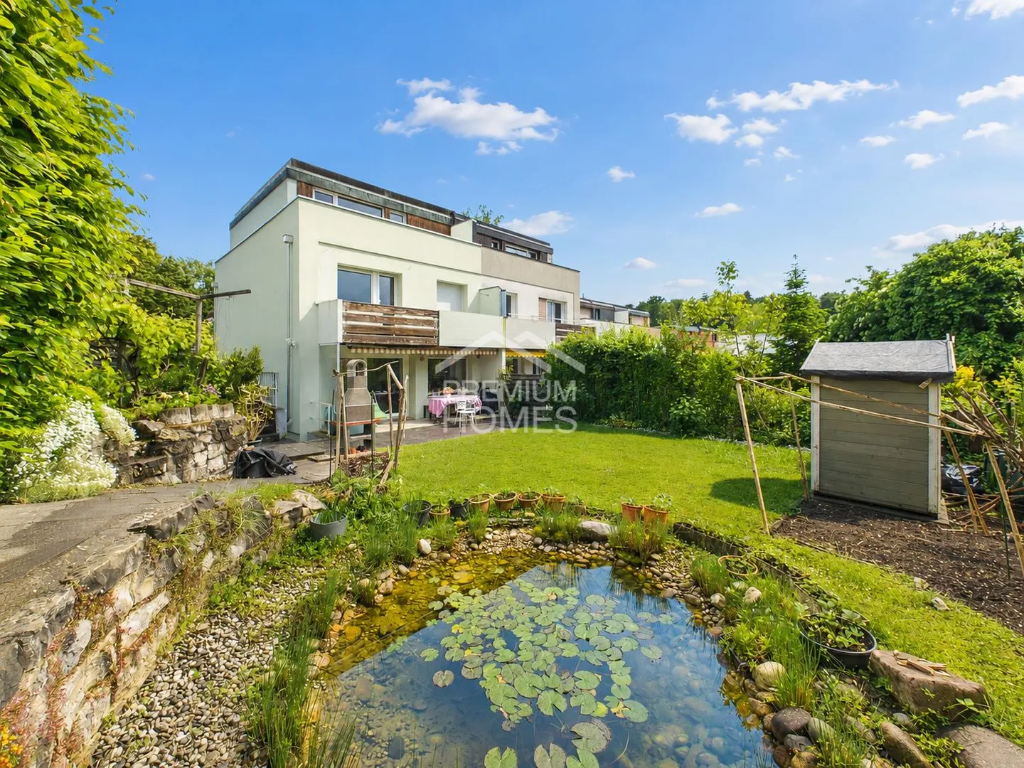 Familienidylle mit Gartenparadies an bester Lage von Therwil - Photo 1 of 13