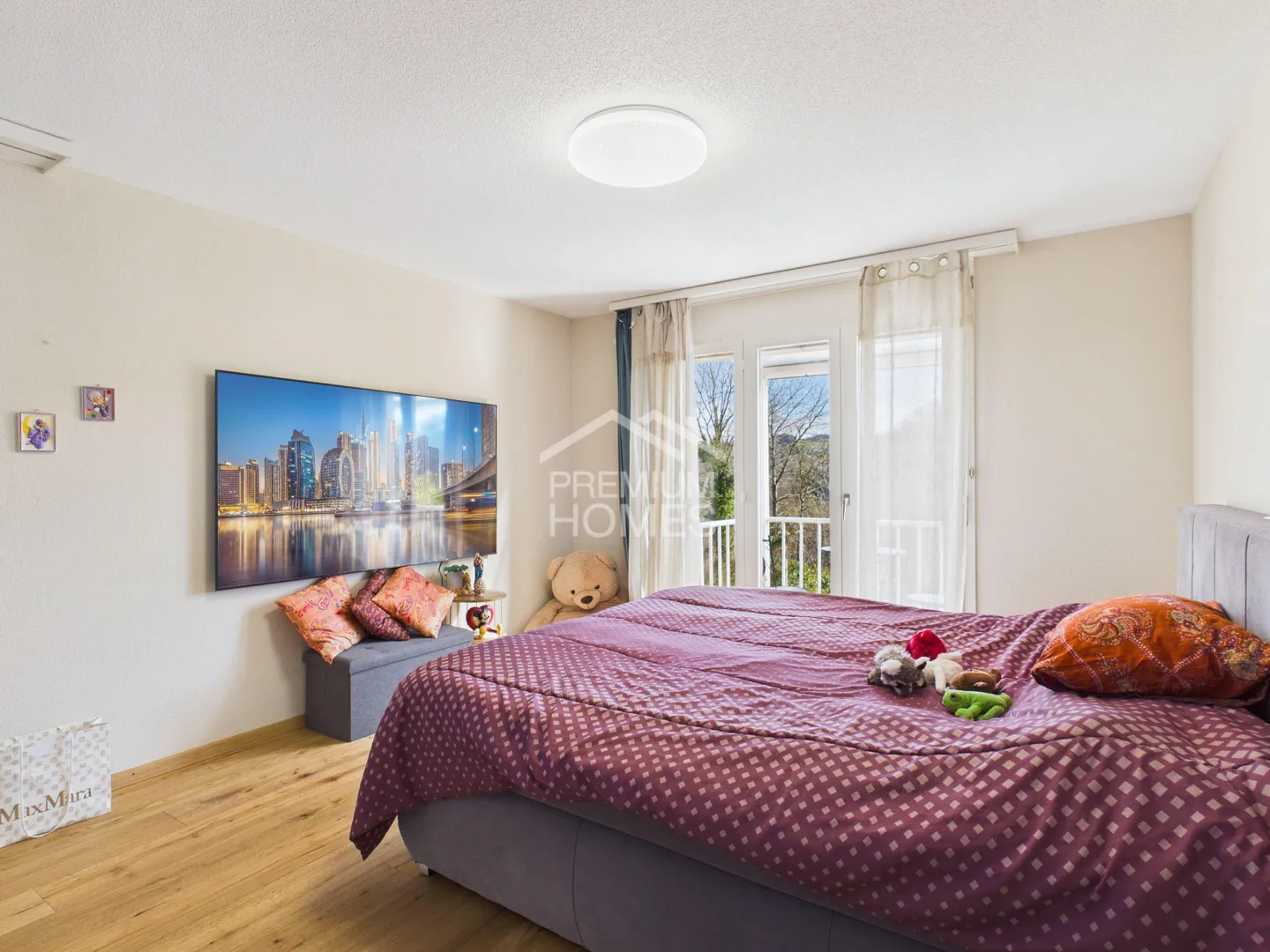 Exclusive residential jewel in prime location with golf course view - Photo 5 of 12