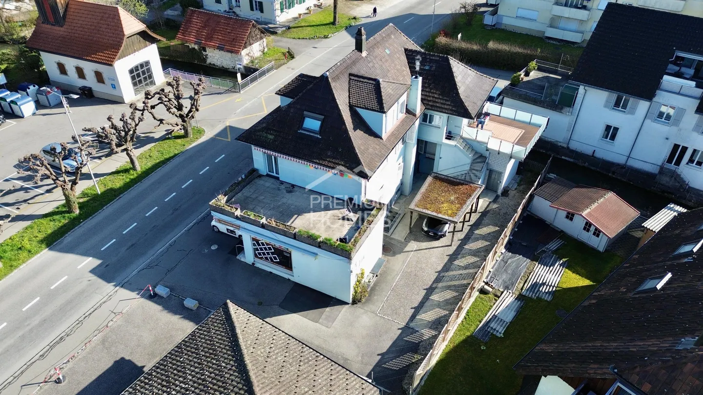 Attractive Multi-Family Home - Photo 3 of 9