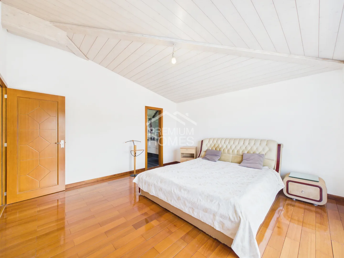 An architect's villa, an exceptional view - Photo 11 of 13