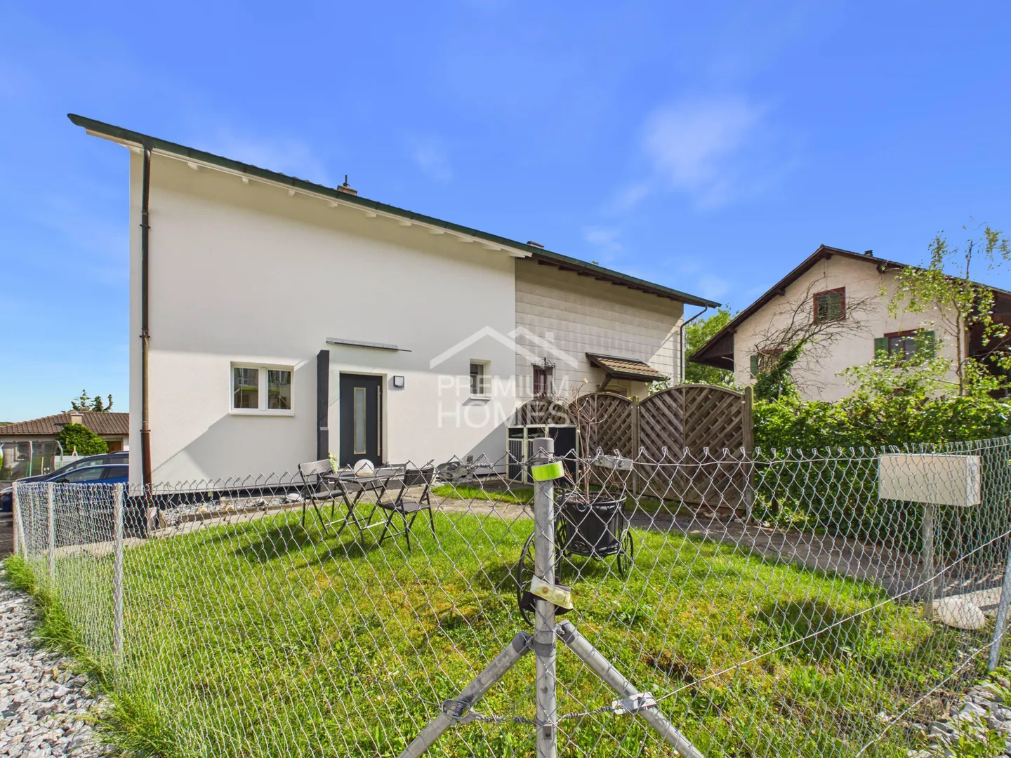 In the center & solidly renovated! - Photo 4 of 13