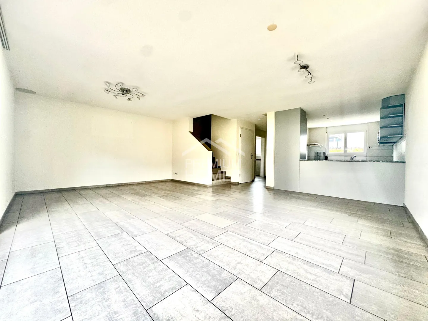 Maison individuelle avec jardin et terrasse - Photo 2 sur 9