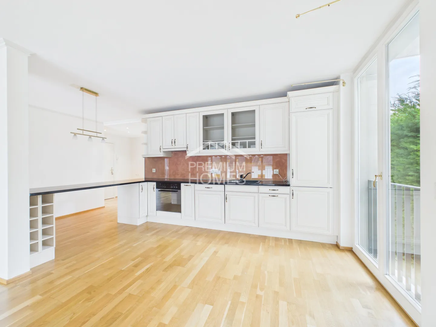 Stylish Apartment with Elegance - Photo 3 of 13