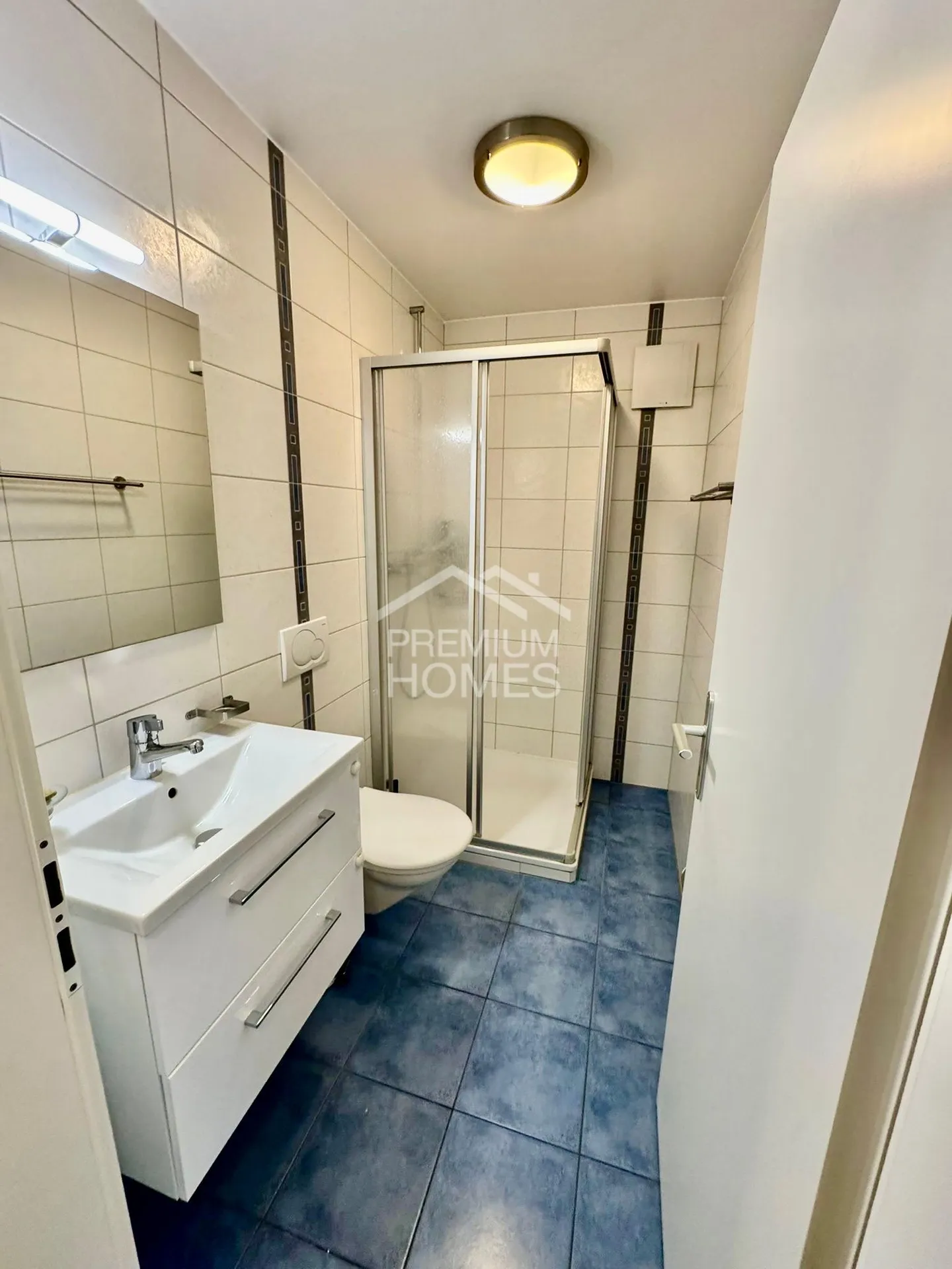 Elegant Apartment - Photo 5 of 9