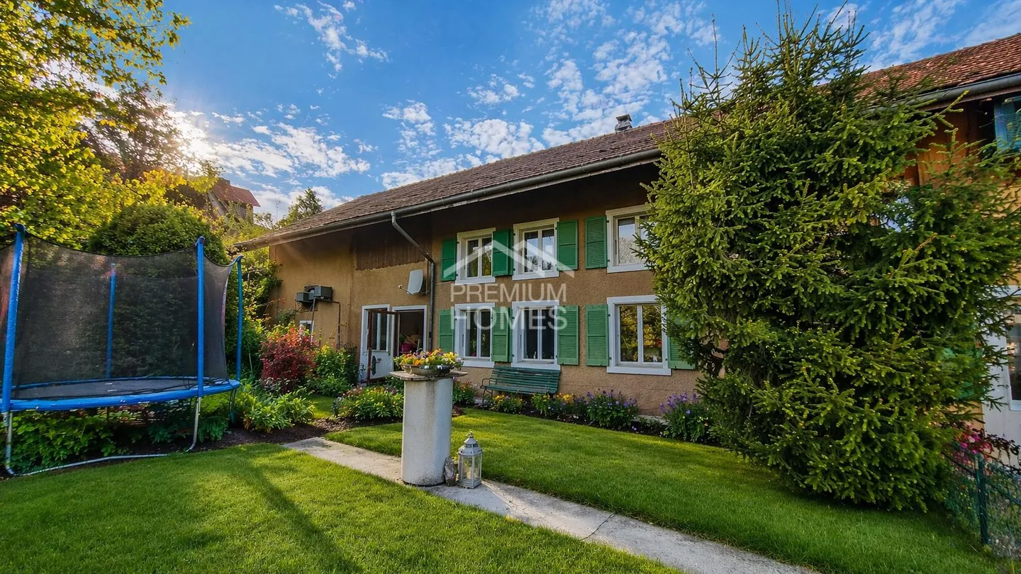 Affascinante fattoria con grande potenziale e idillio rurale - Foto 1 di 6