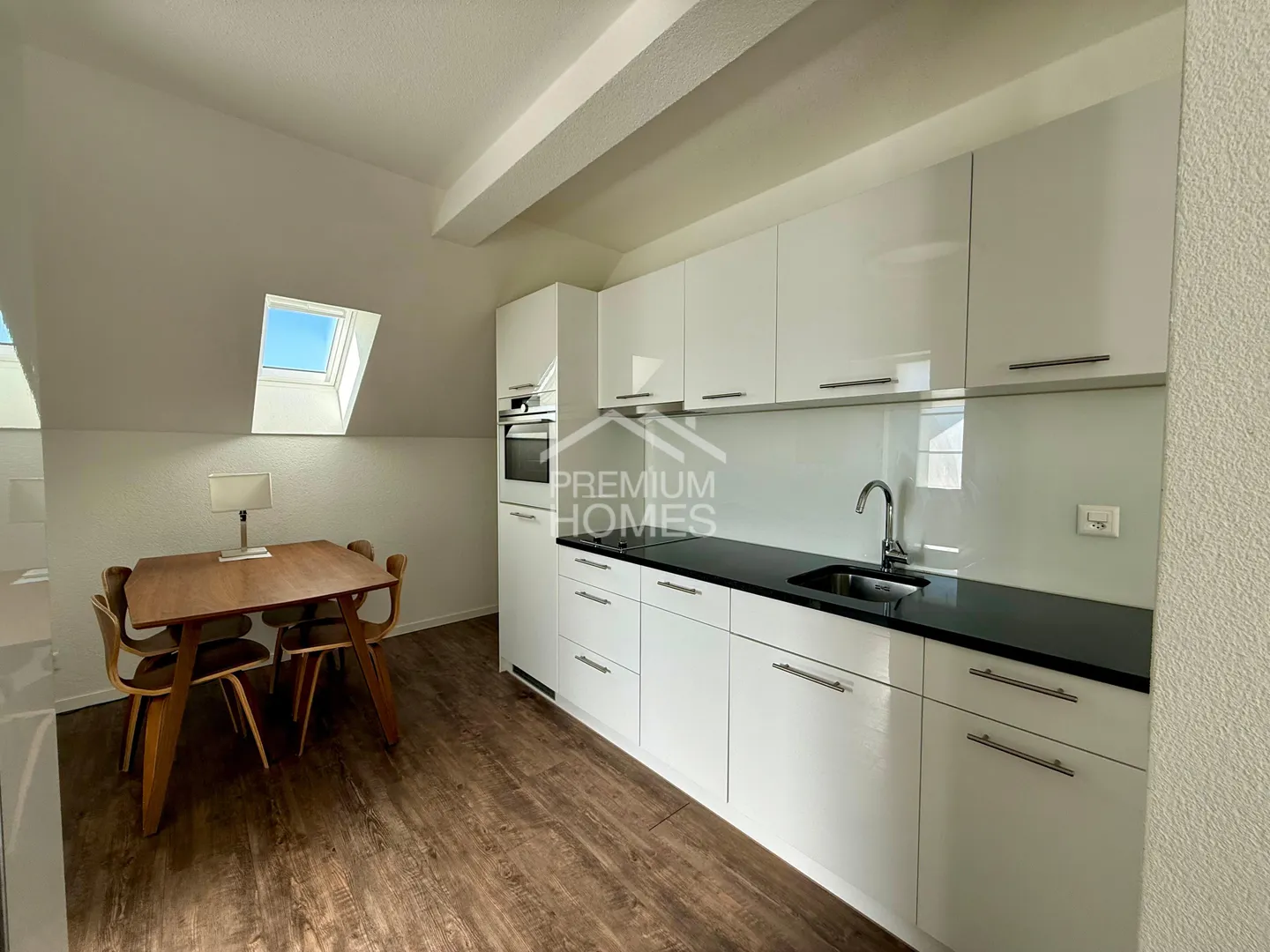 Furnished studio for rent! - Photo 2 of 8
