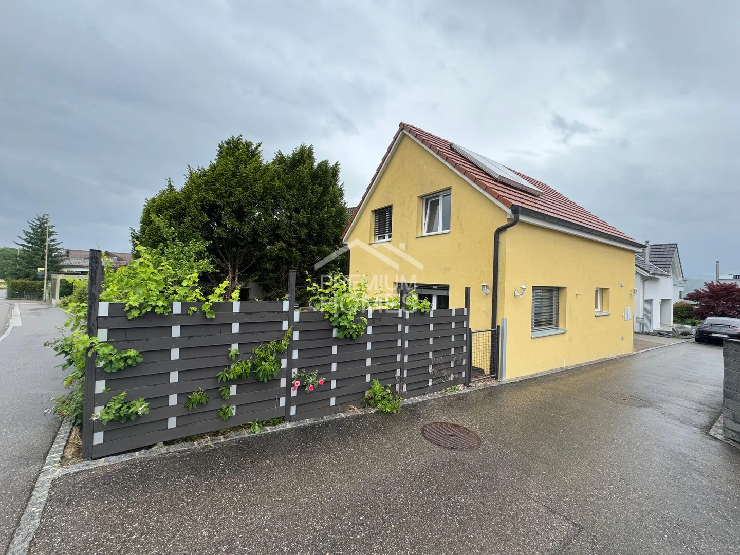Moderne Familienhaus mit Garten - Foto 1 von 5