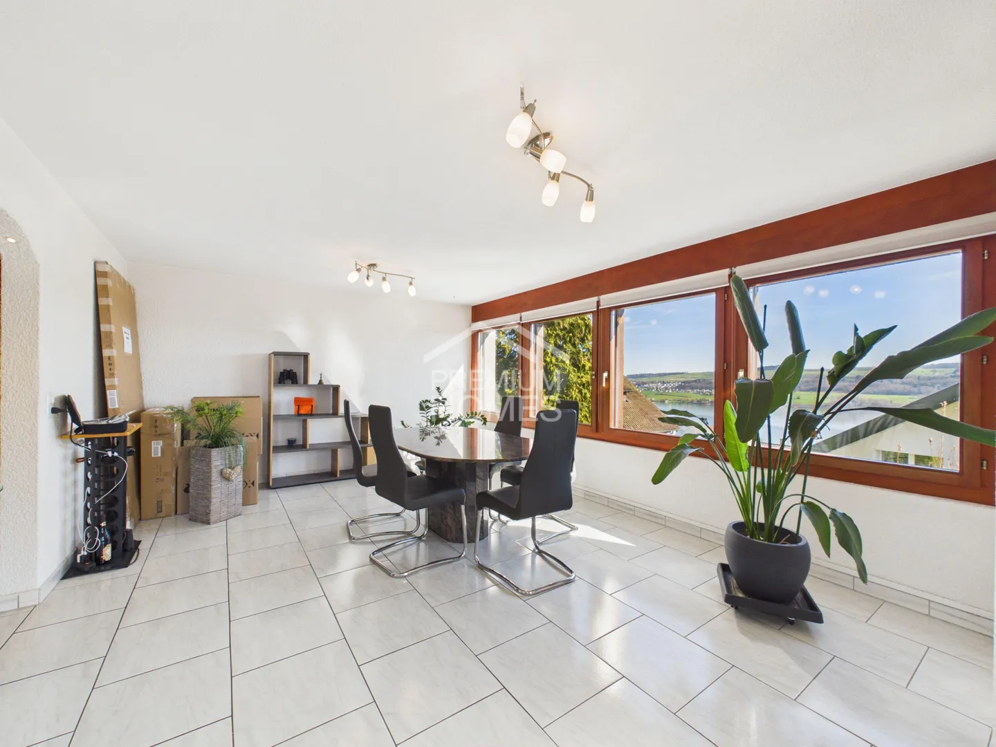 Lake view, tranquility and plenty of space - Photo 5 of 12