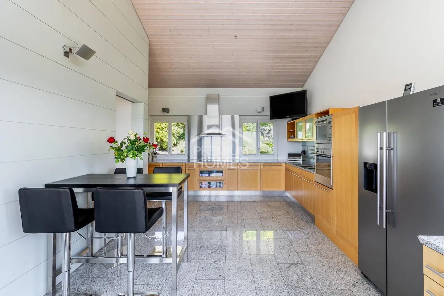 Unique villa with a view of Lake Sempach and the Central Swiss Alps - Photo 6 of 13