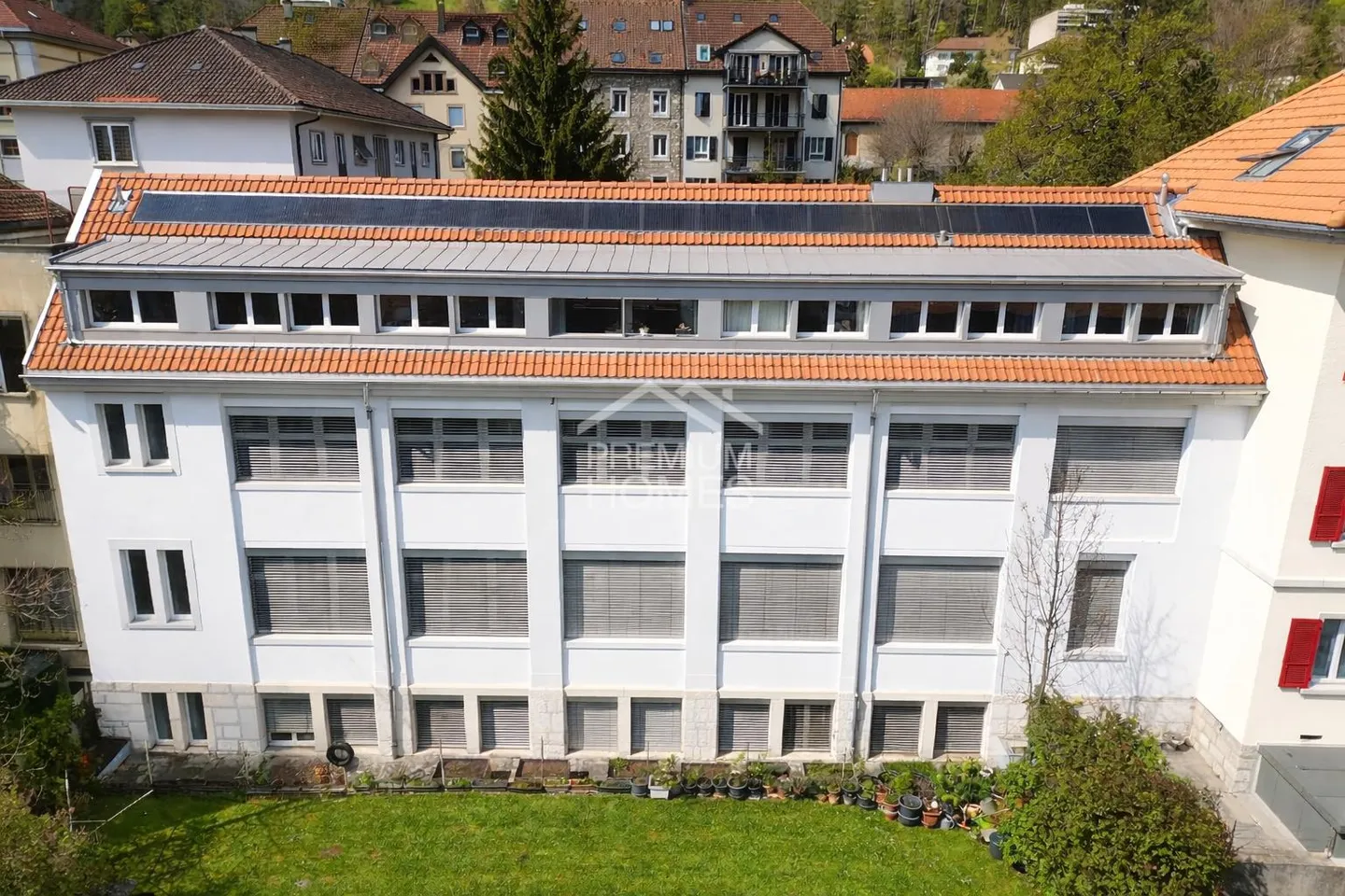 Exceptional building with multiple possibilities - Photo 1 of 5