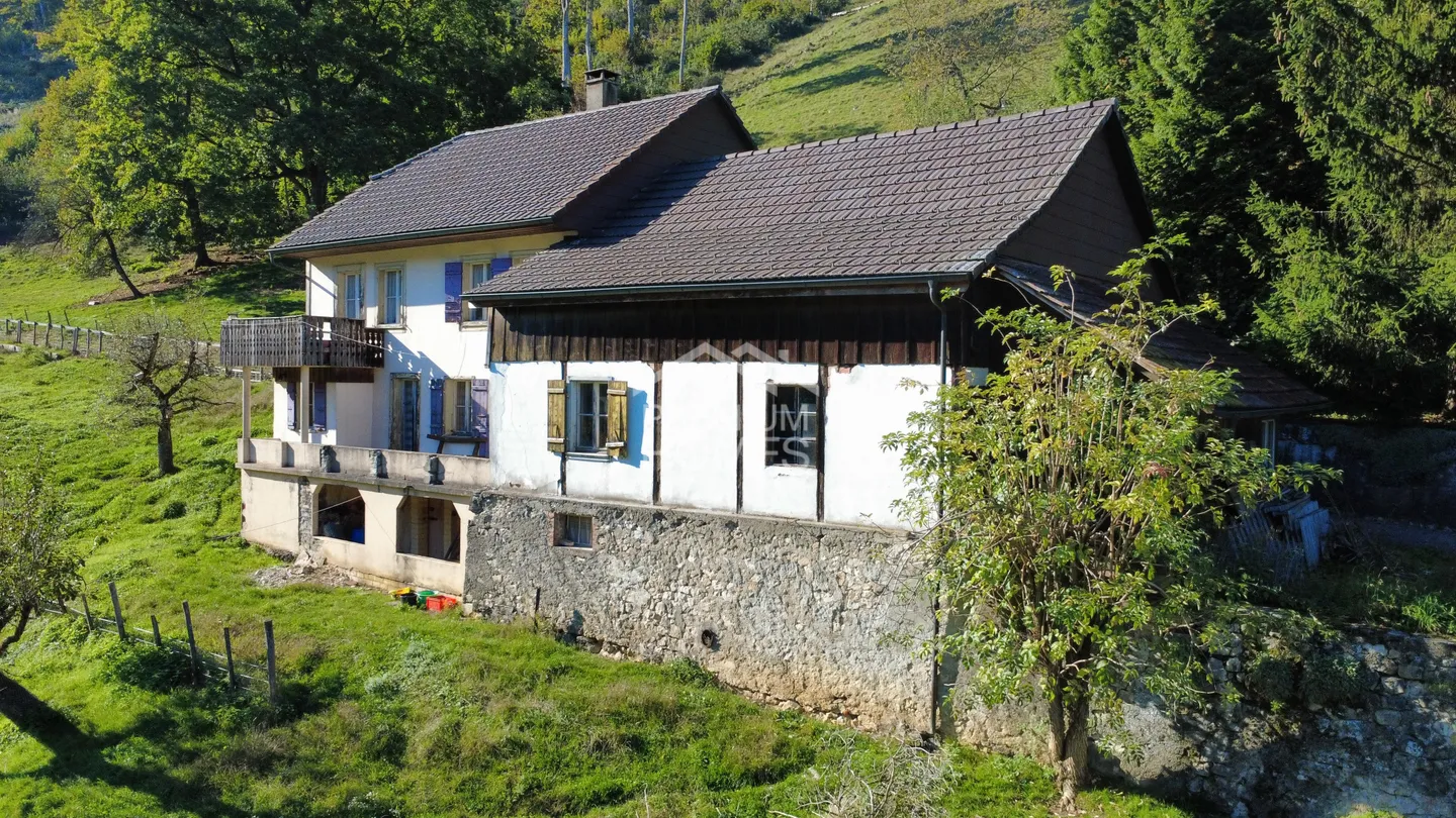 Paradis Naturel avec Deux Unités Résidentielles et Opportunités d'Élevage - Photo 2 sur 13