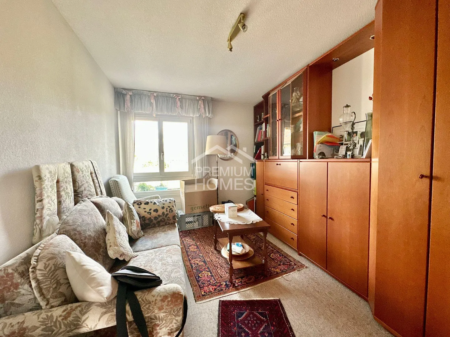 Sun-drenched garden apartment with indoor pool! - Photo 6 of 10