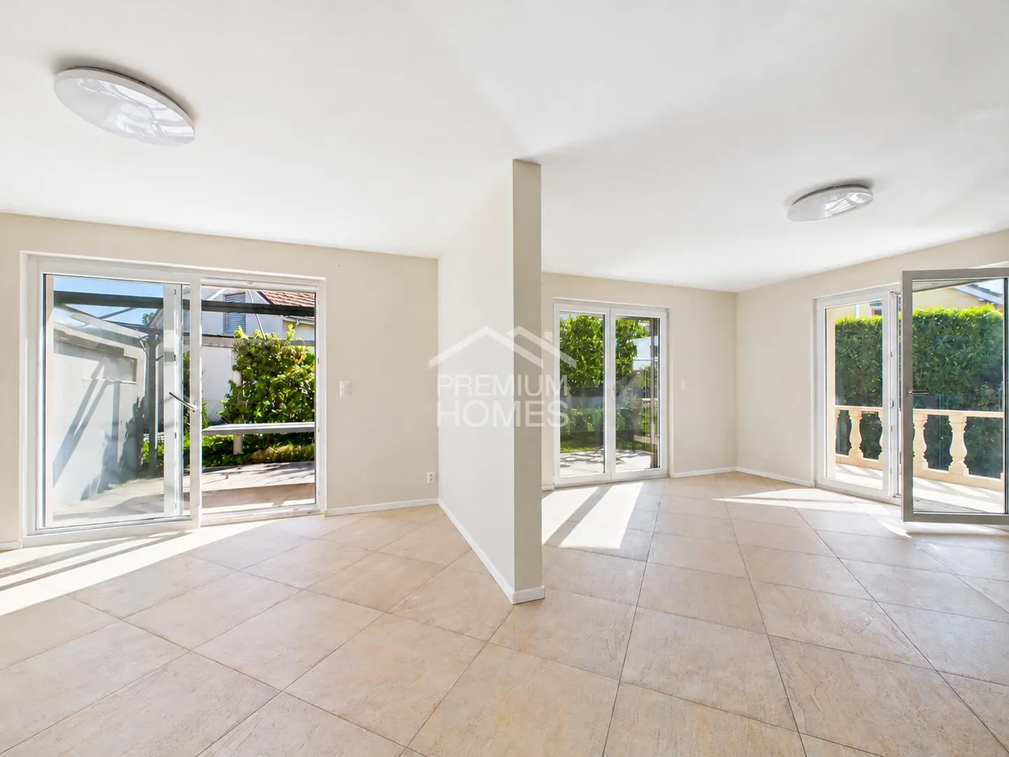 Family Villa with Garden - Photo 5 of 13