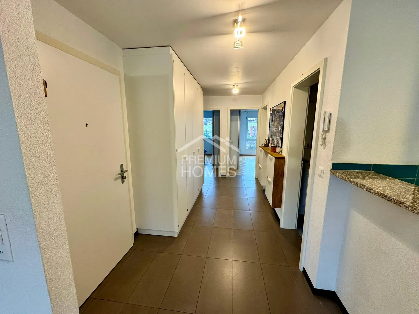 Elegant Apartment - Photo 3 of 9