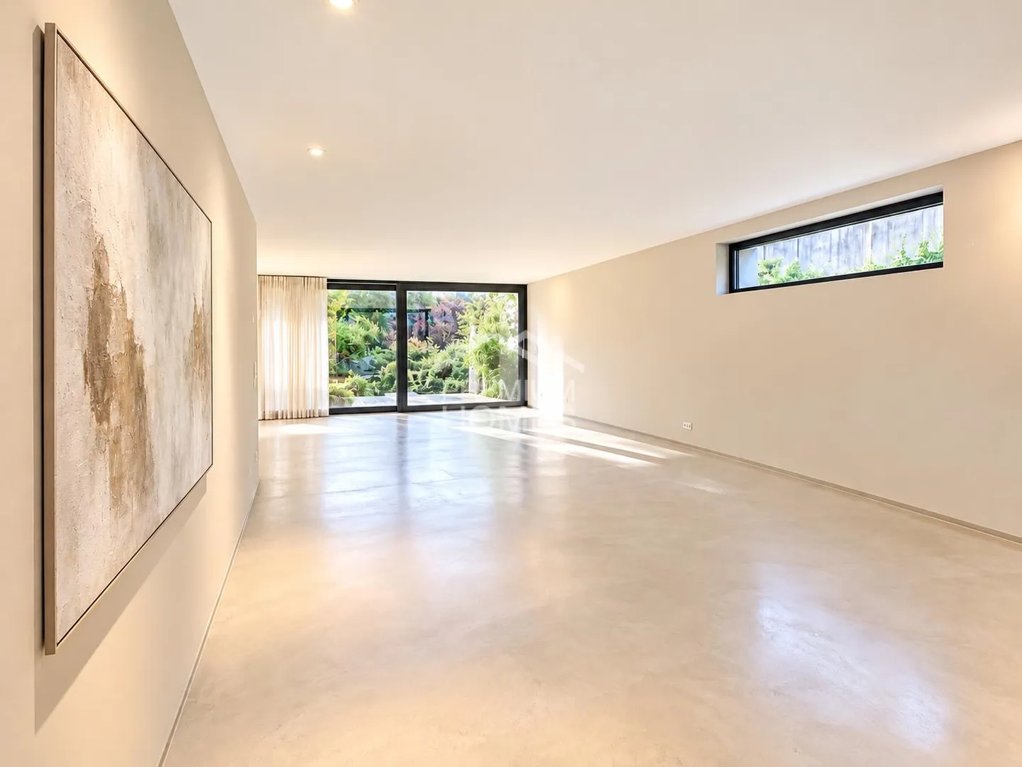 Unique architecture meets privacy - Photo 2 of 10