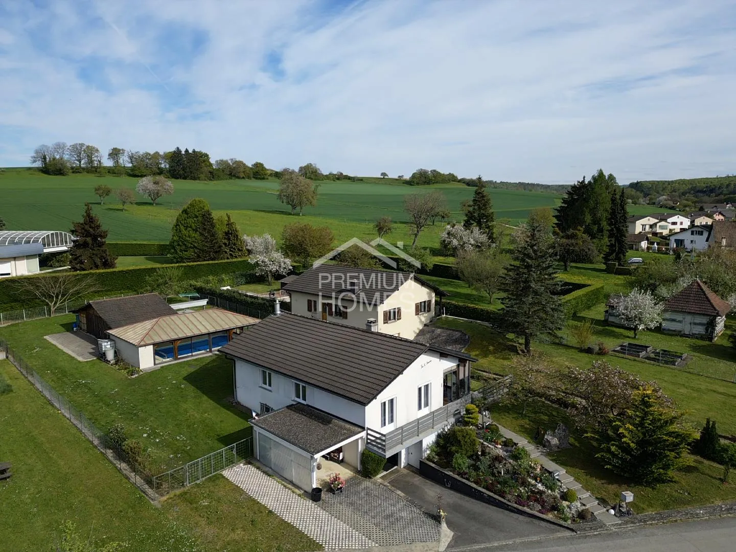 Detached house with modern comfort & great outdoors - Photo 1 of 13