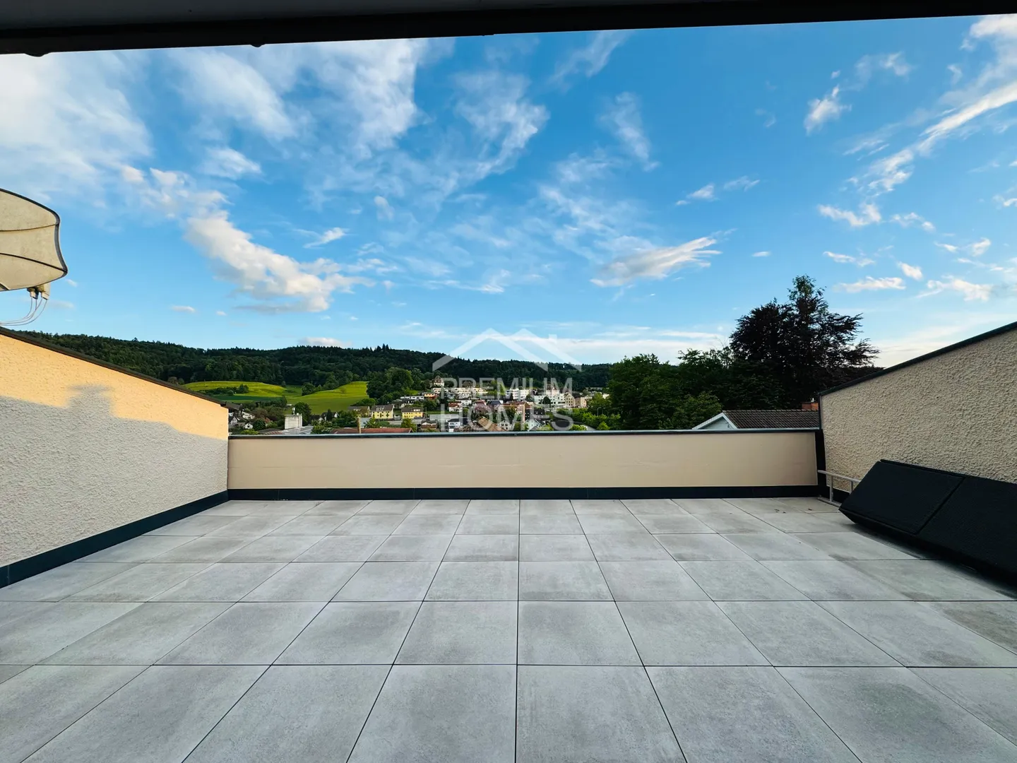 Oasis ensoleillée avec piscine, véranda et vue dégagée - Photo 7 sur 8