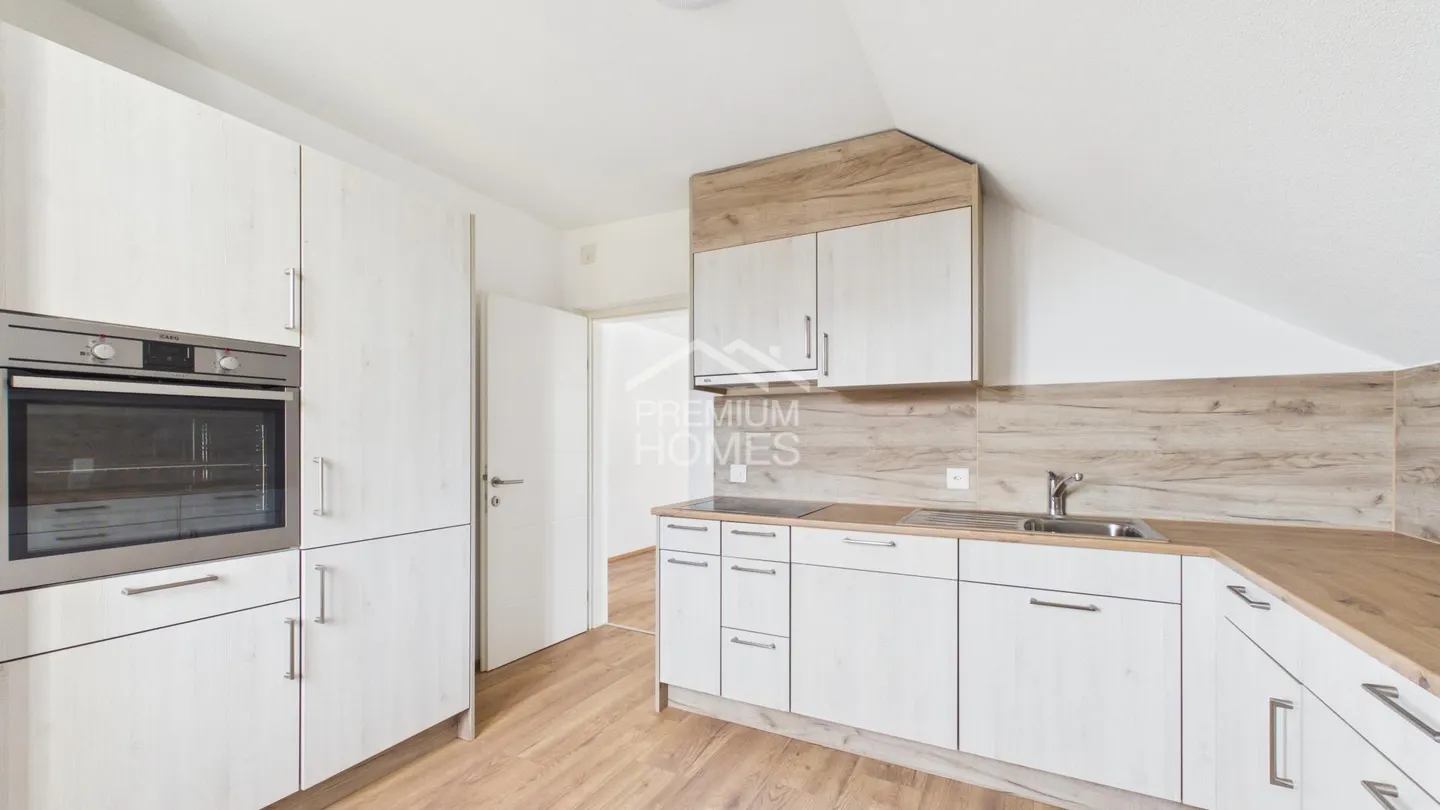 Charming Apartment in Prime Location - Photo 4 of 10