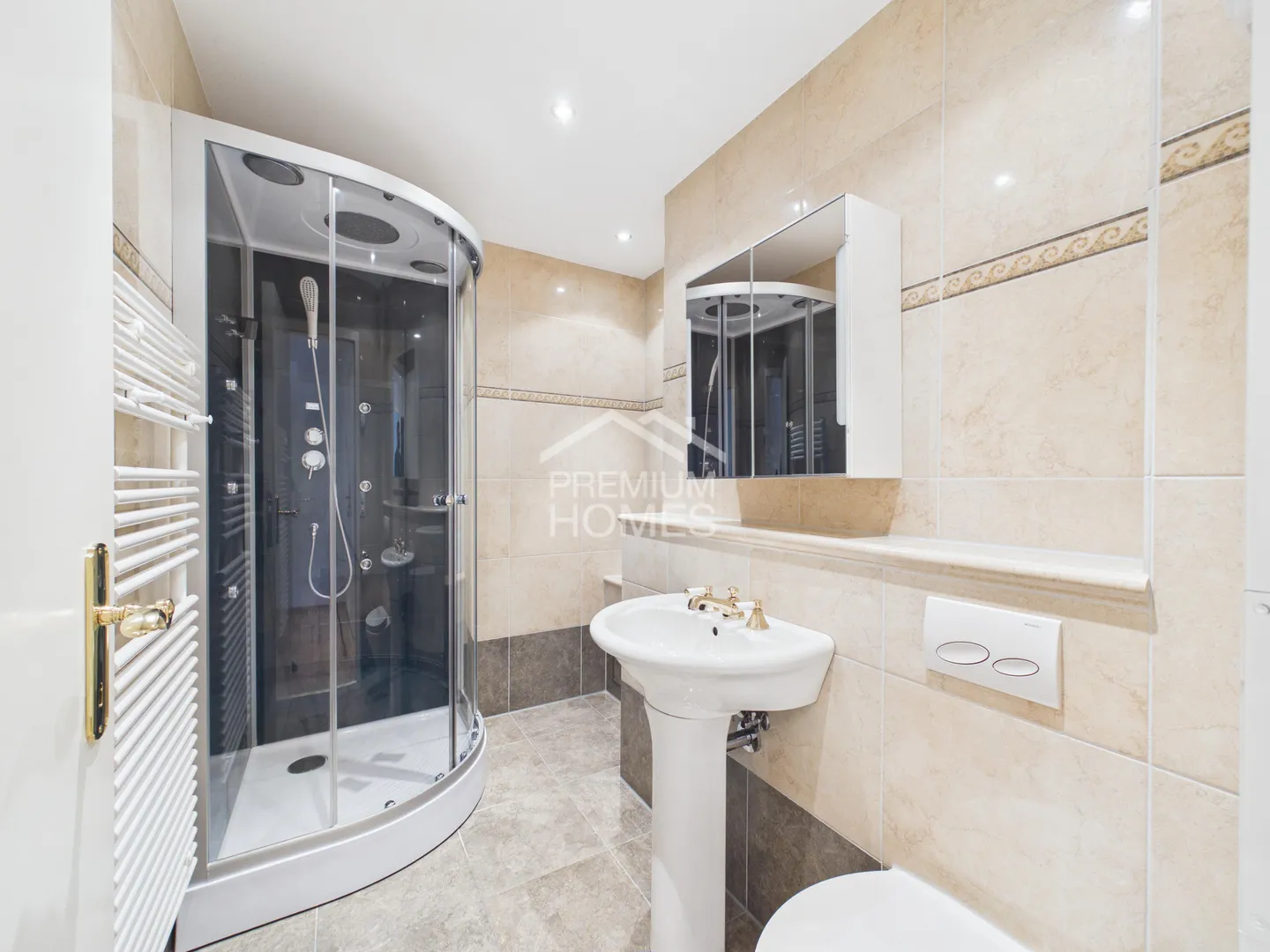 Stylish Apartment with Elegance - Photo 7 of 13