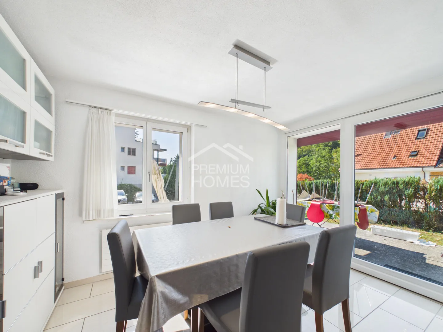 Maison familiale avec un terrain généreux - Photo 4 sur 9