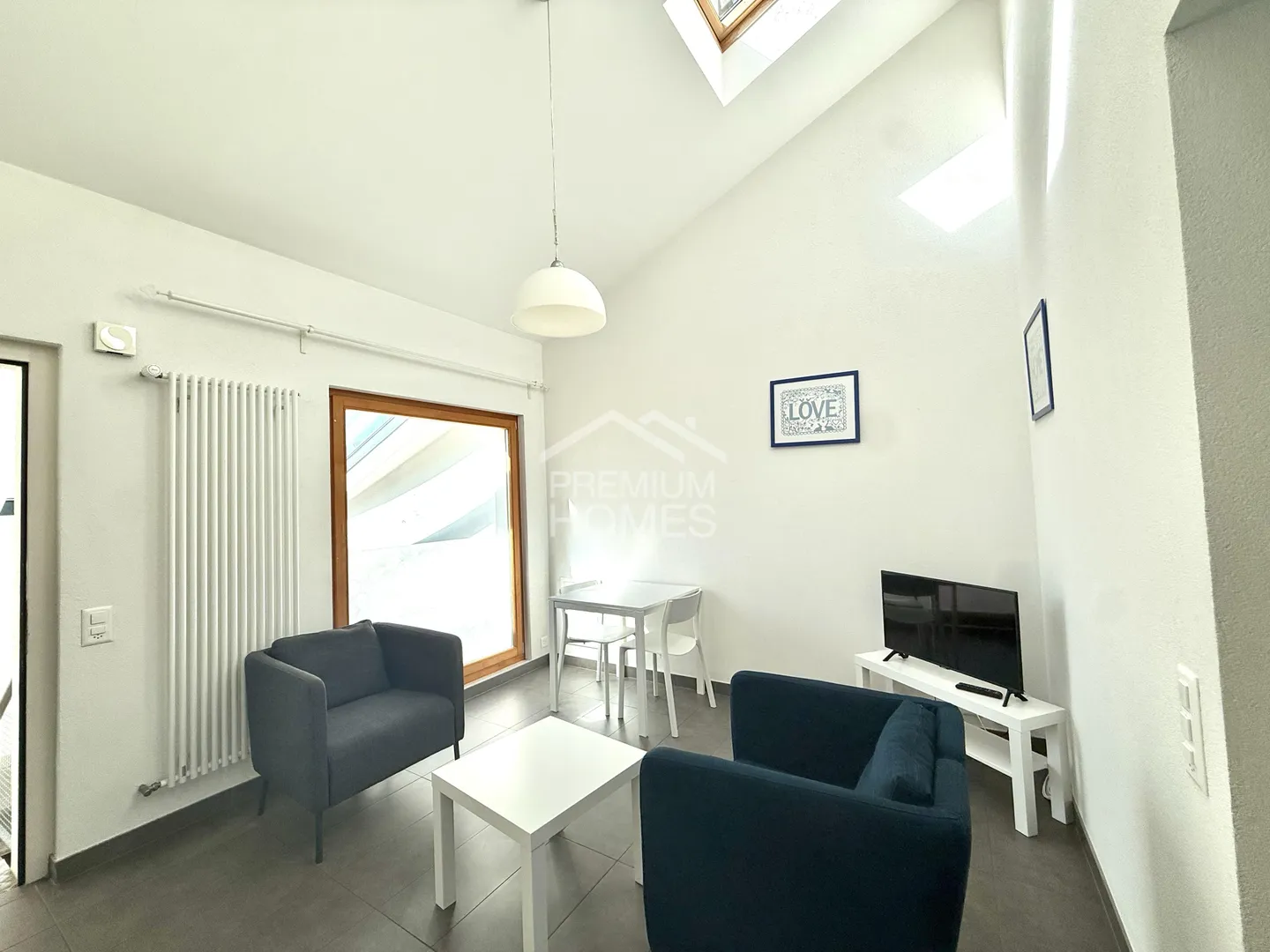 Yield building with 6 apartments and a commercial space - Photo 3 of 7