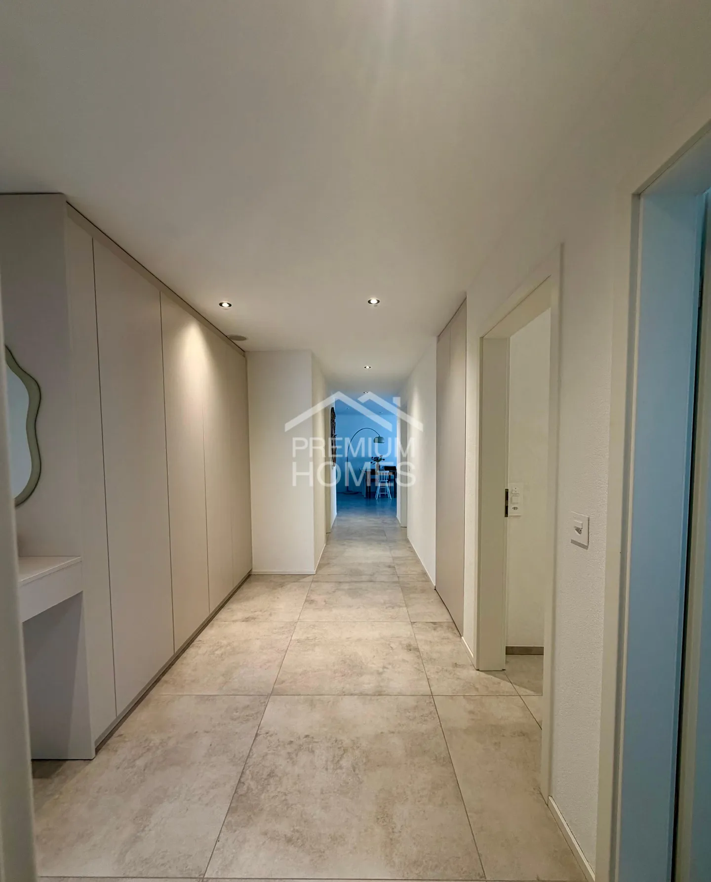 Modernes Apartment mit Balkon - Foto 10 von 13