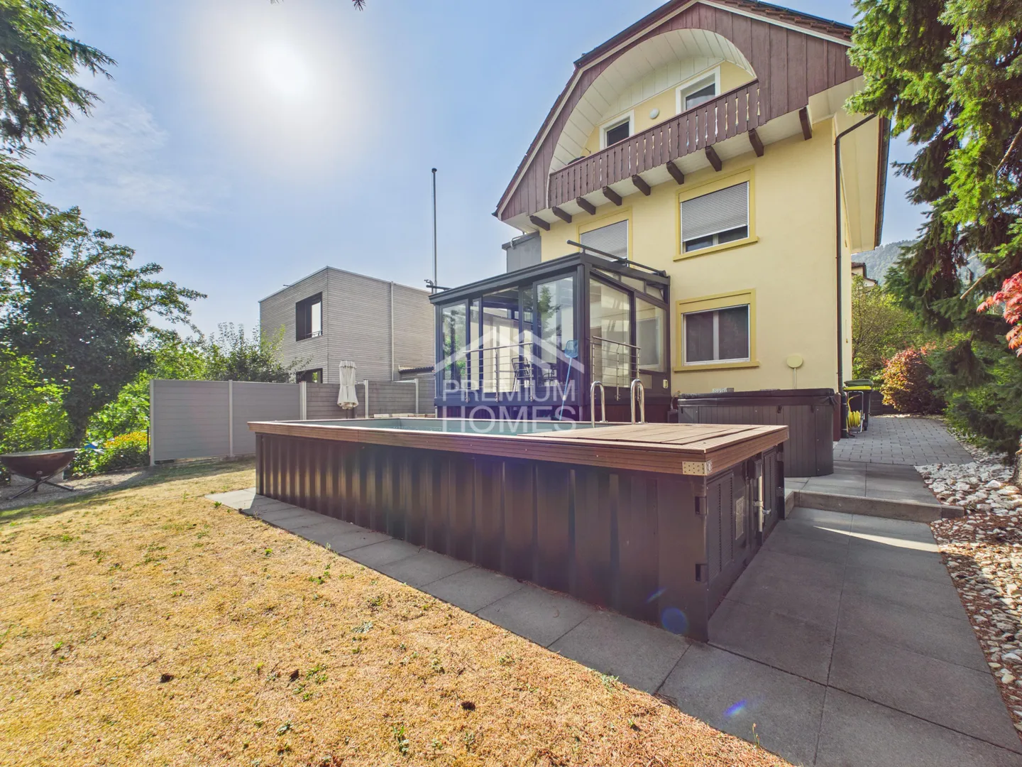 Exklusives Familienhaus mit zusätzlicher Wohneinheit, Pool und Doppelg - Photo 3 of 13