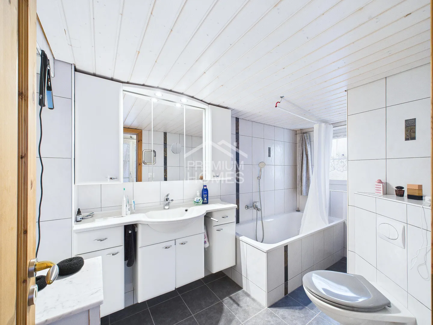 WO GESCHICHTE DEN SEE BERÜHRT - Foto 6 von 8