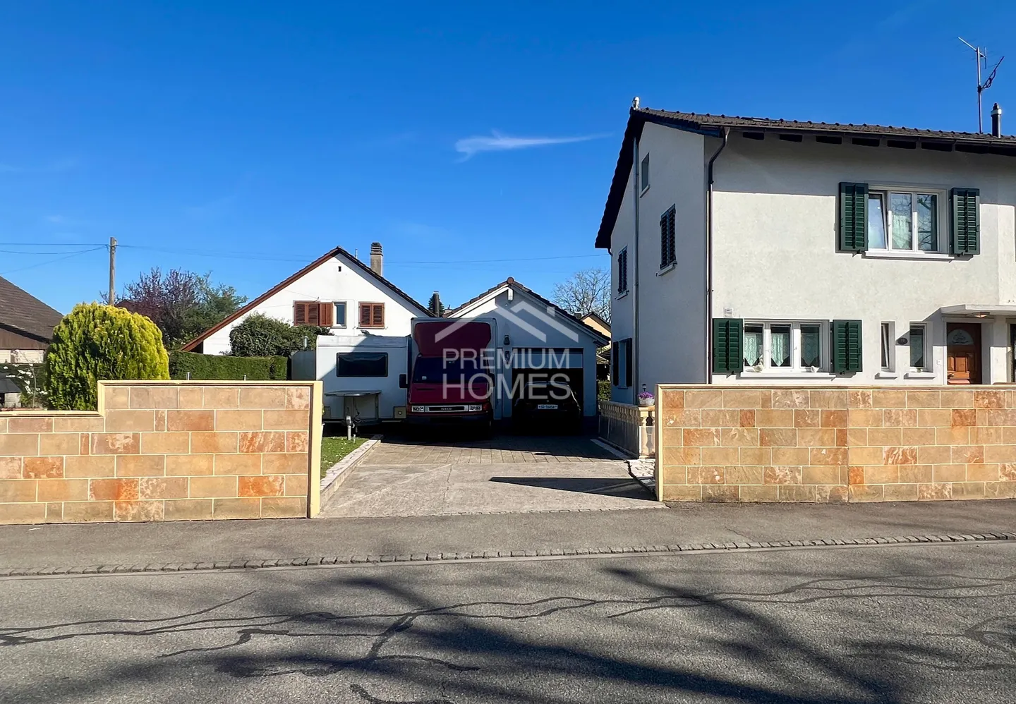 Charmante maison jumelée avec jardin ensoleillé, double garage & A - Photo 3 sur 13