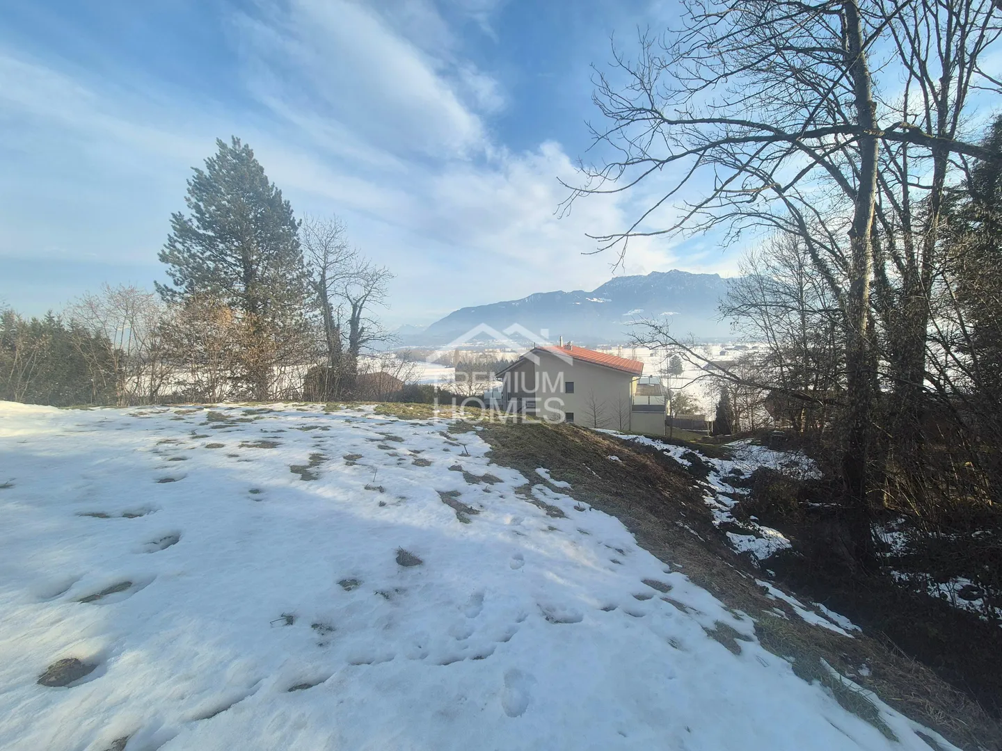 Terrain attrayant dans un emplacement idéal - Photo 3 sur 5