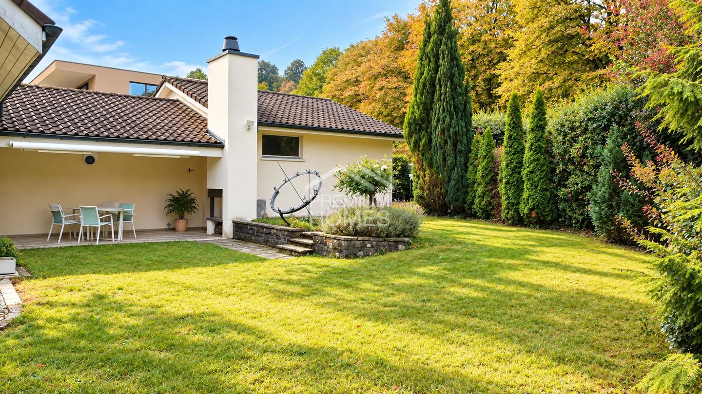 A property with soul, plenty of space, privacy, and a view of Sch - Photo 3 of 13