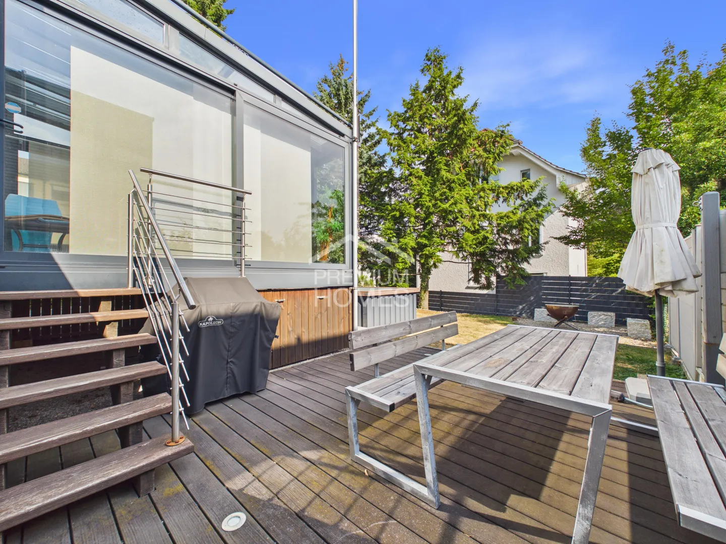 Exklusives Familienhaus mit zusätzlicher Wohneinheit, Pool und Doppelg - Photo 4 of 13