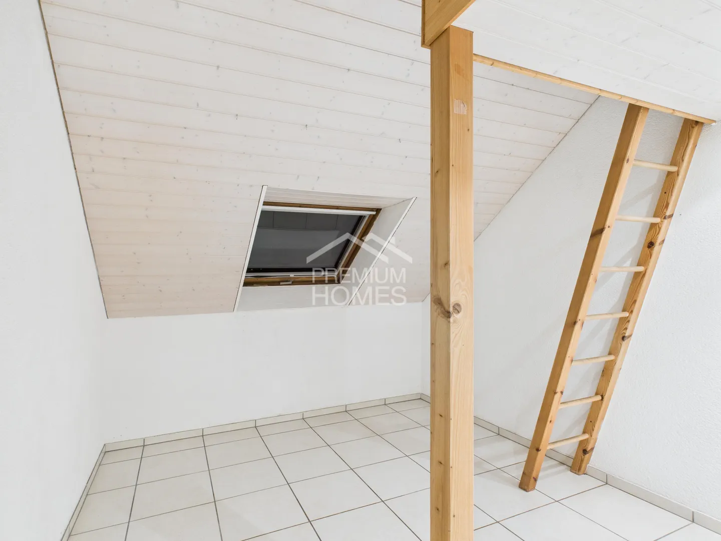 Wohngefühl mit Charme - moderne Dachwohnung mit Kamin  - Foto 6 von 9