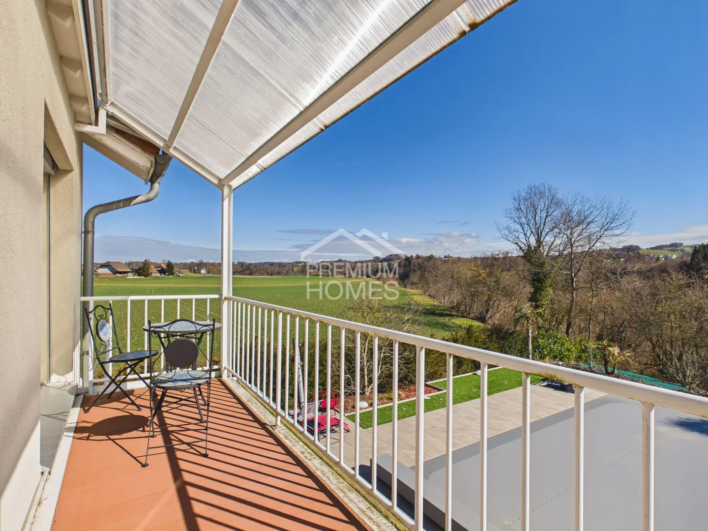 Exclusive residential jewel in prime location with golf course view - Photo 11 of 12