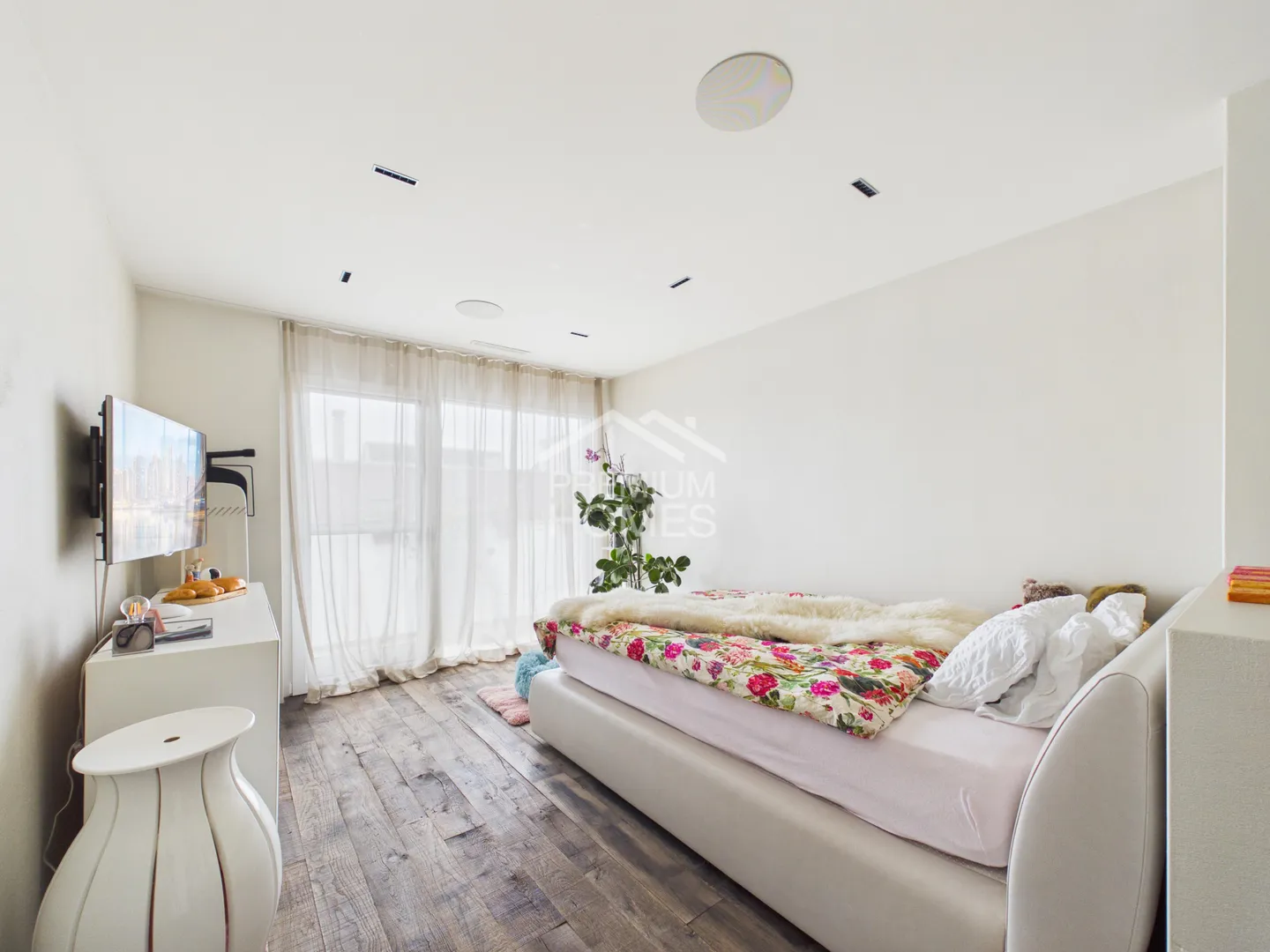 Exclusive Living for Discerning Buyers - Photo 7 of 13