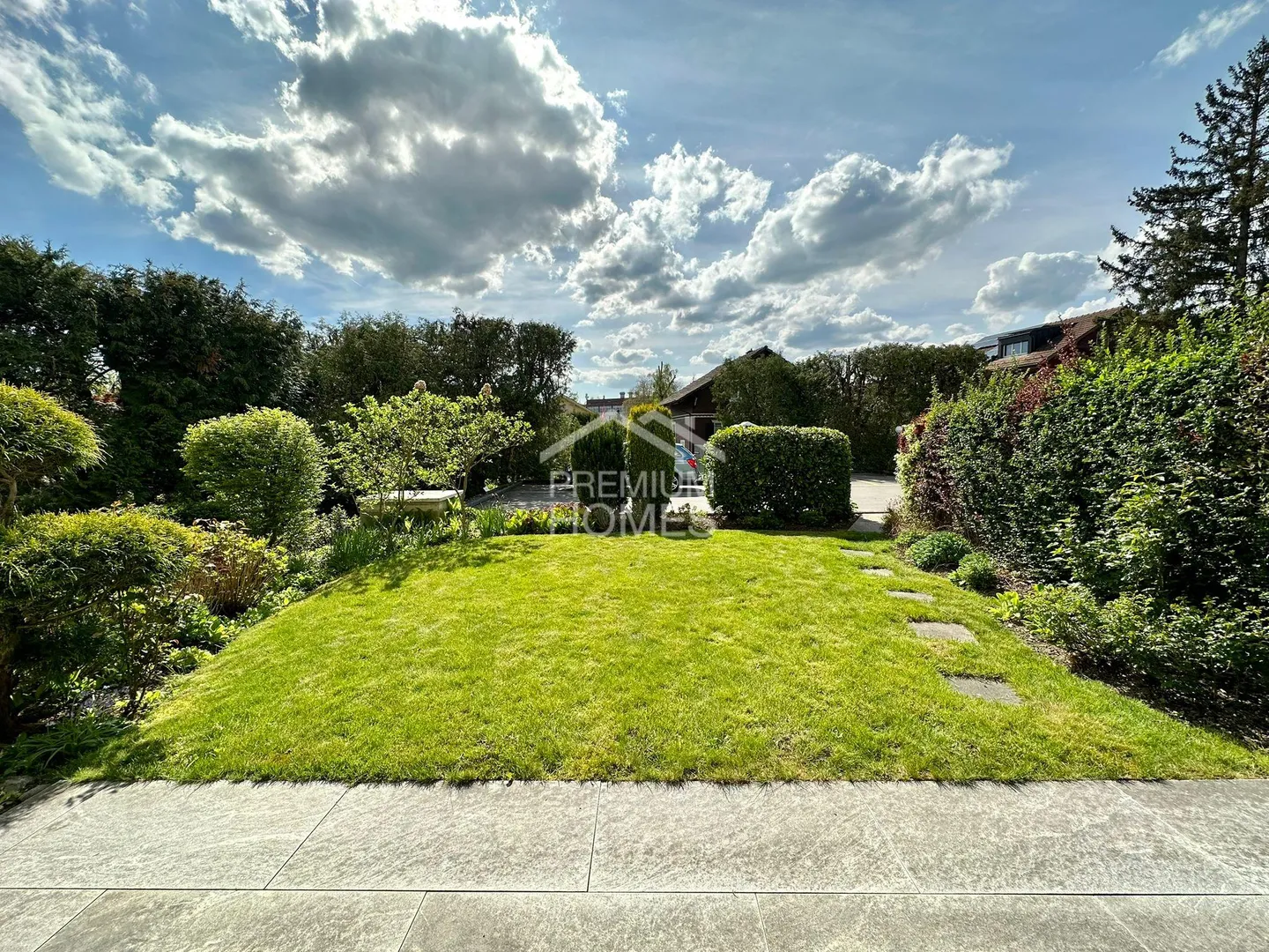 Sun-drenched garden apartment with indoor pool! - Photo 7 of 10