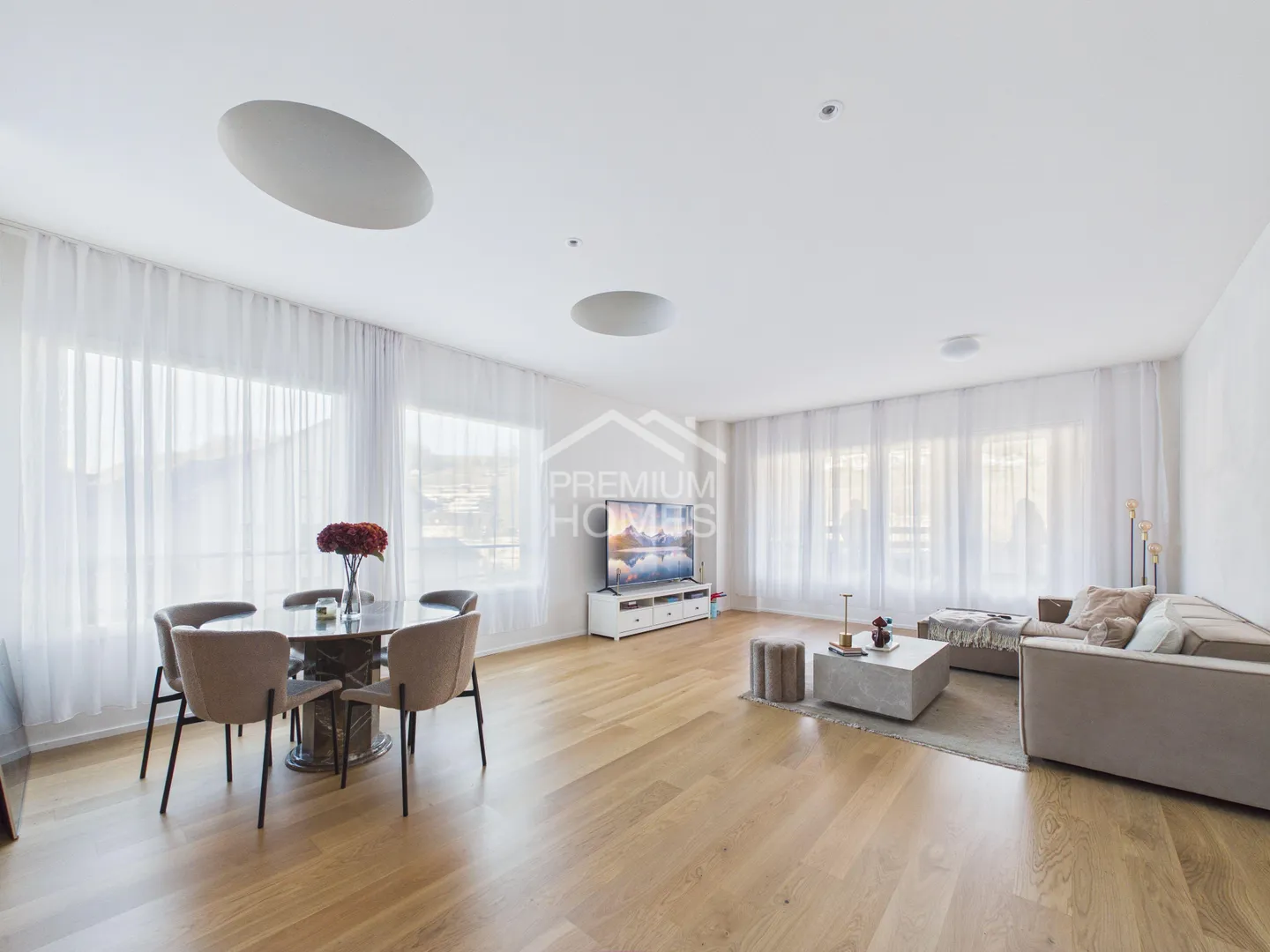 Investment property with sustainable returns - Photo 2 of 10