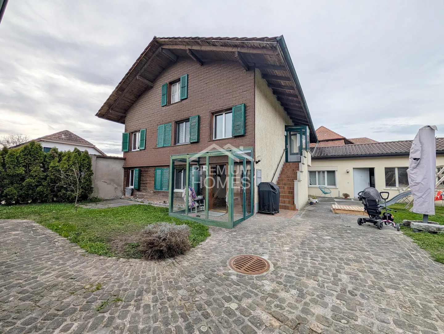 Charming property with workshop and development potential - Photo 1 of 6