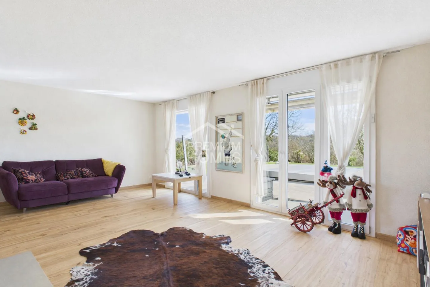 Exclusive residential jewel in prime location with golf course view - Photo 2 of 12